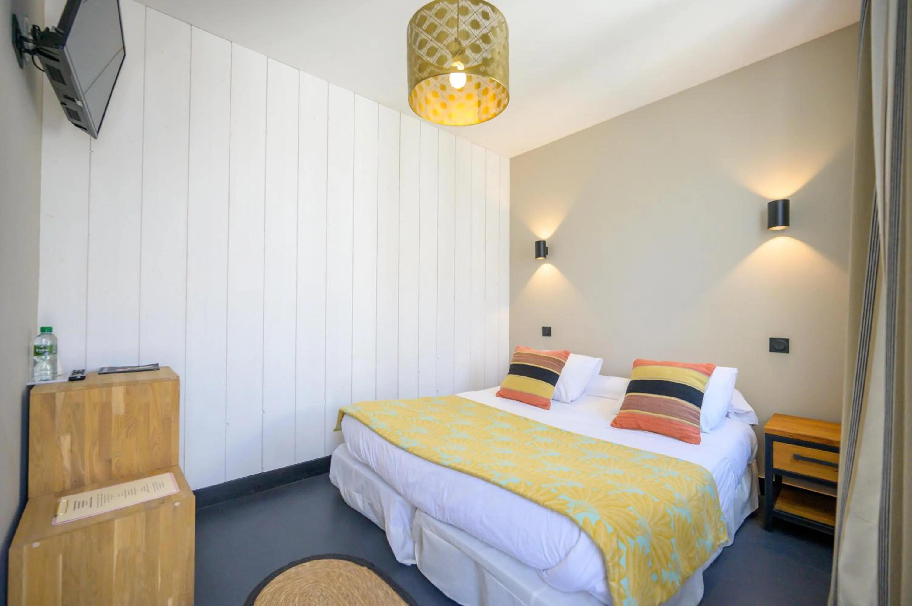 Bedroom, Bed in Hotel Le Clocher