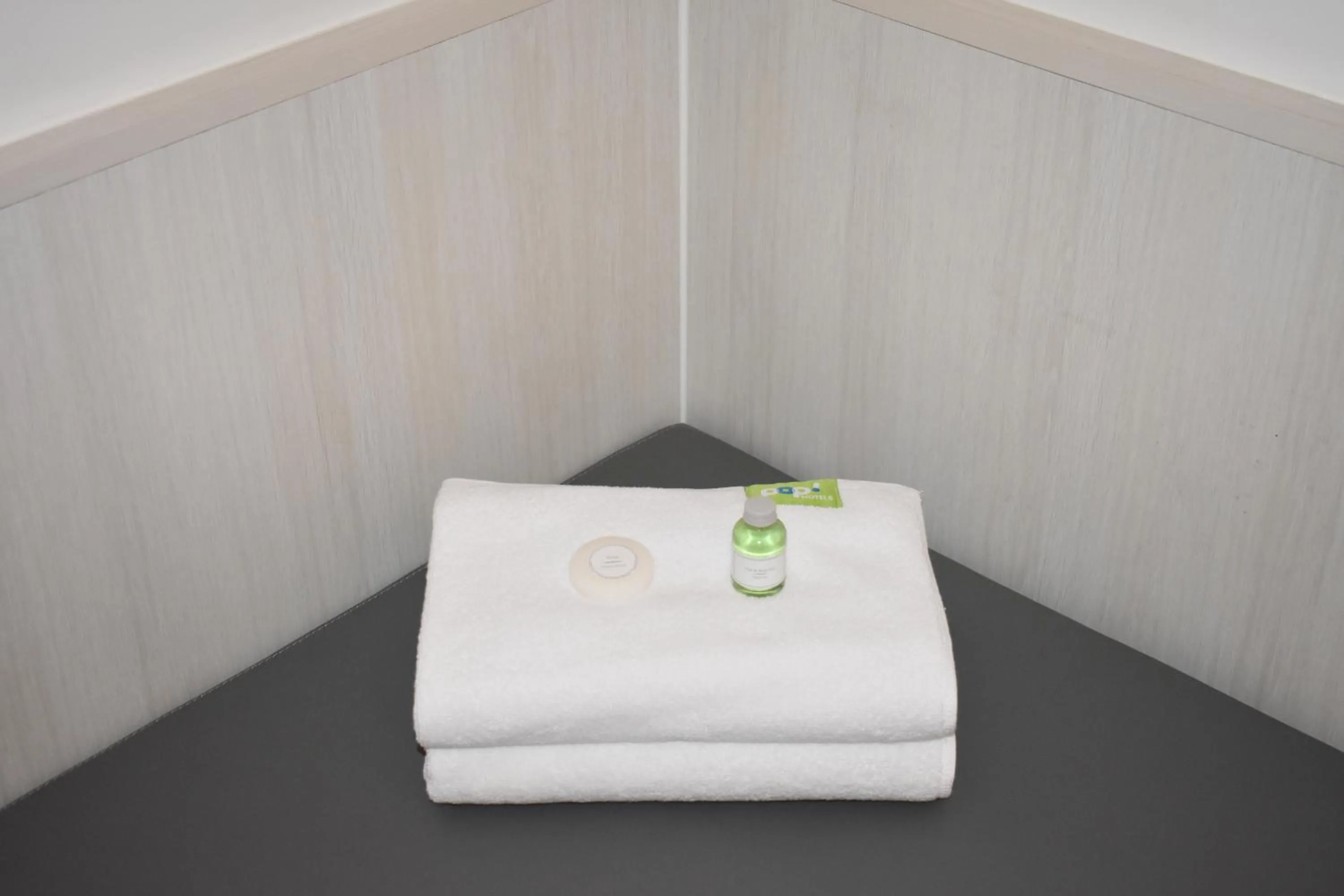 Bathroom in POP! Hotel Pemuda Semarang