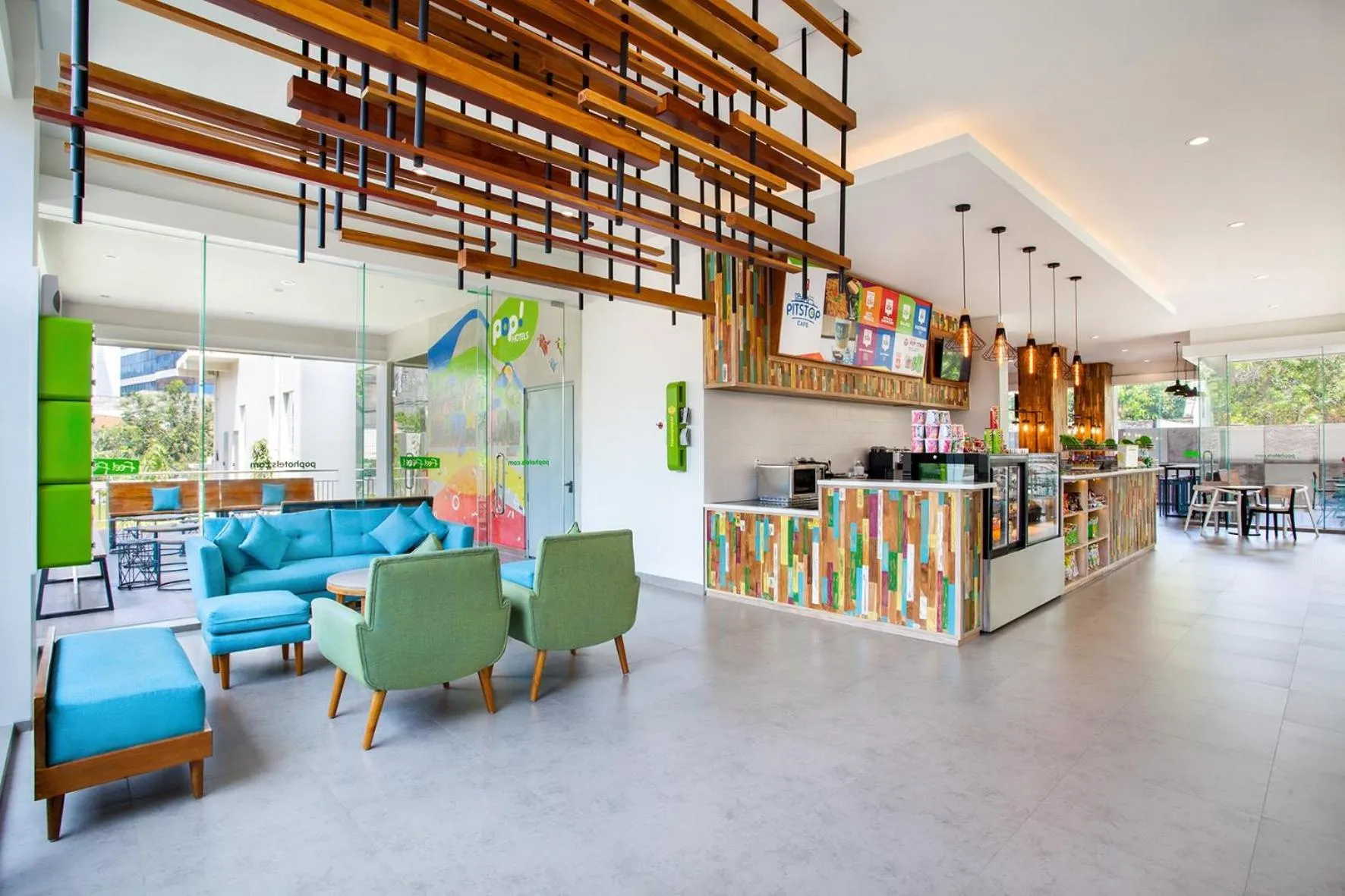 Lobby or reception in POP! Hotel Pemuda Semarang