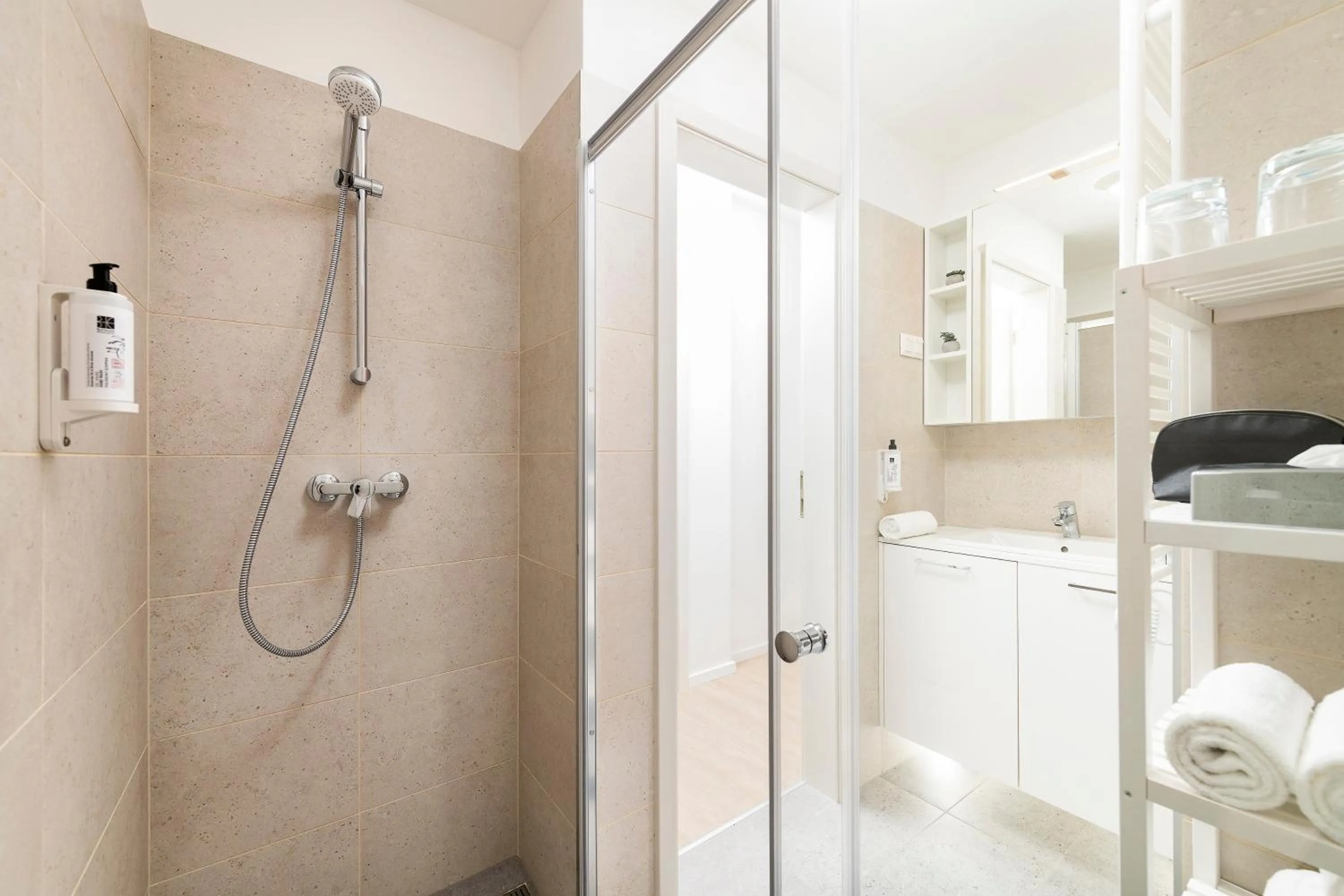 Shower in Bo18 Hotel Superior