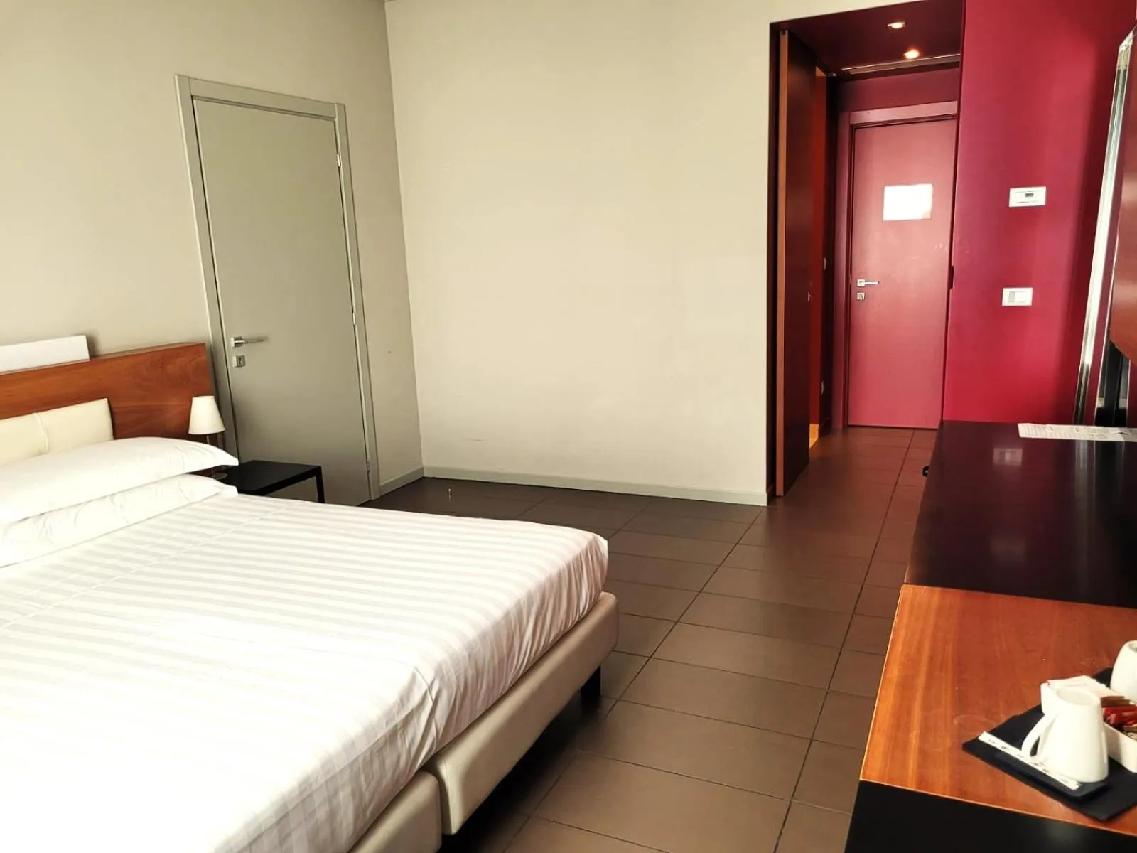 Bedroom, Bed in Cosmopolitan Hotel