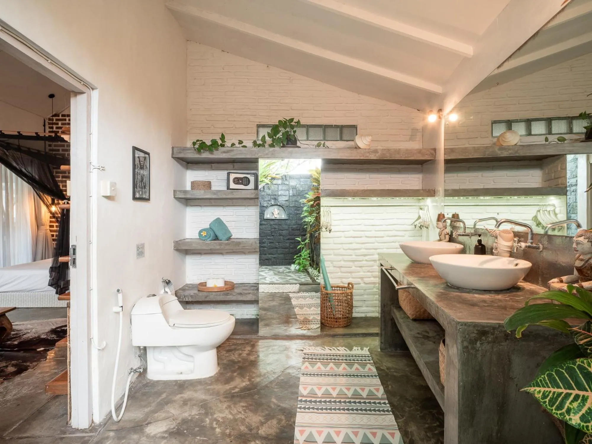 Shower in Lila Boutik Residence