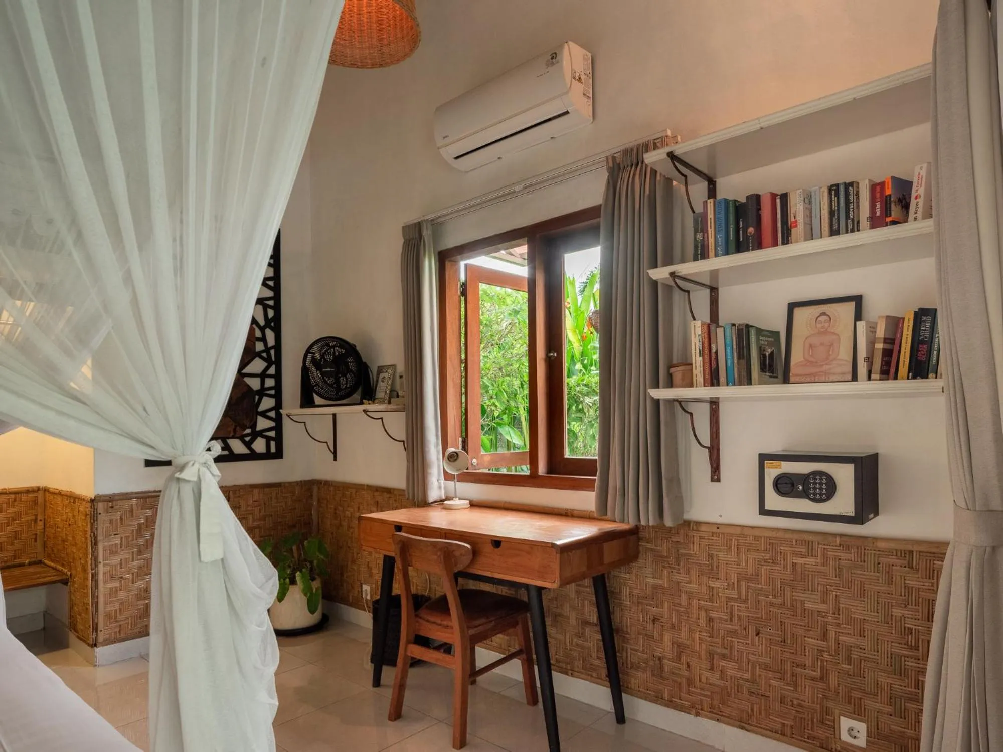 Library in Lila Boutik Residence