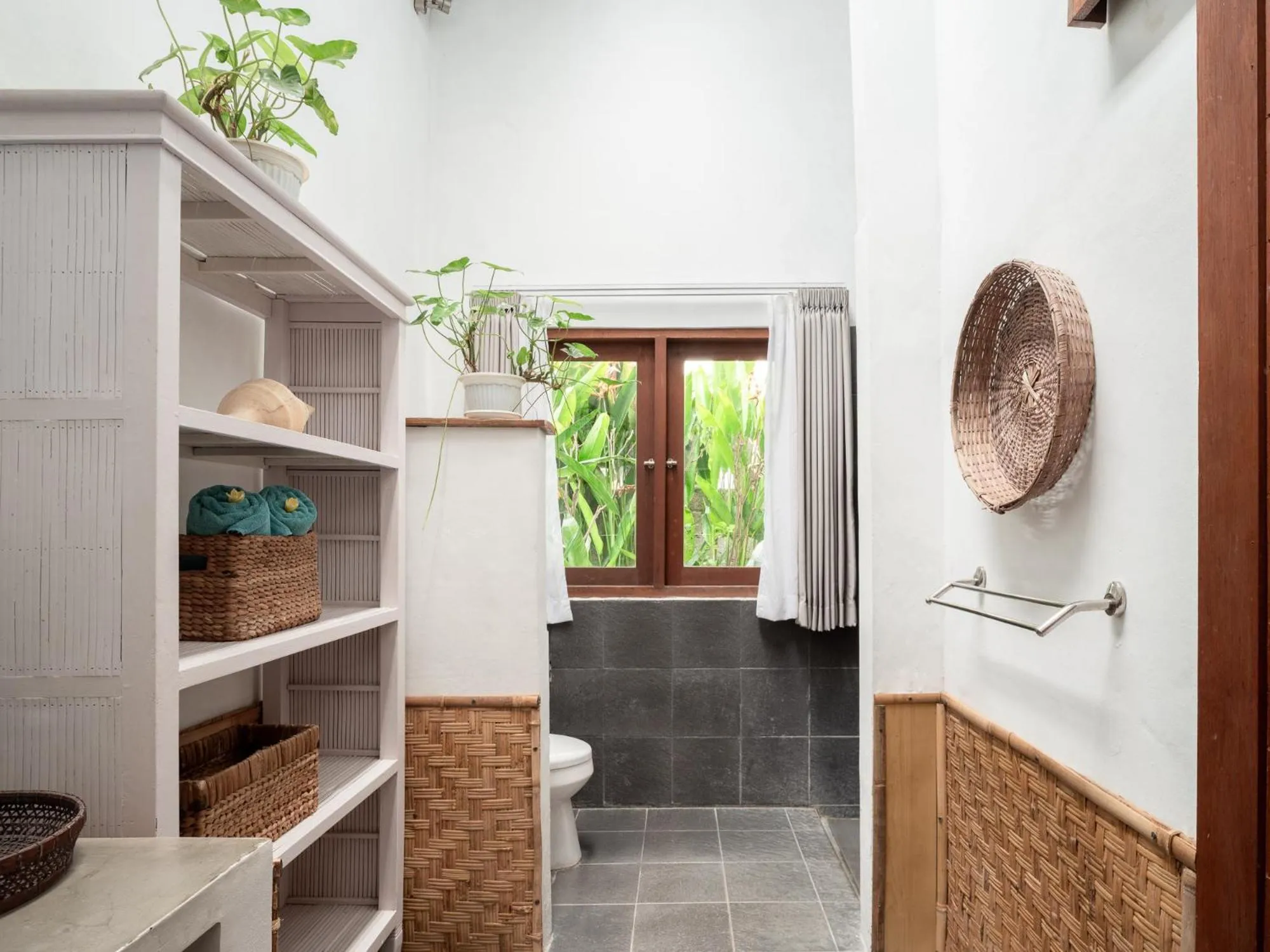 Shower in Lila Boutik Residence