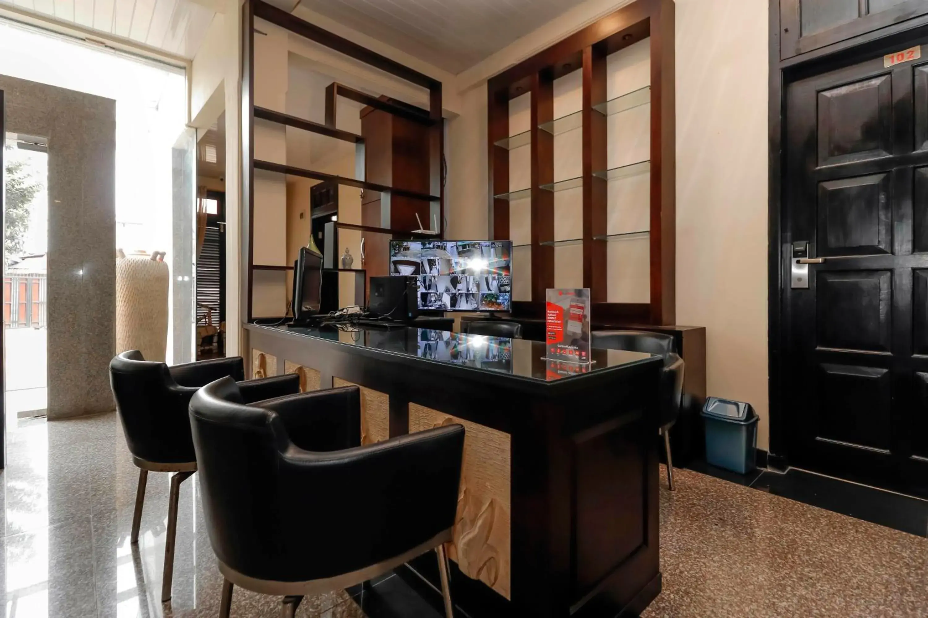 Lobby or reception in RedDoorz Plus near Halim Perdanakusuma 2 Lobby or reception in RedDoorz Plus near Halim Perdanakusuma 2