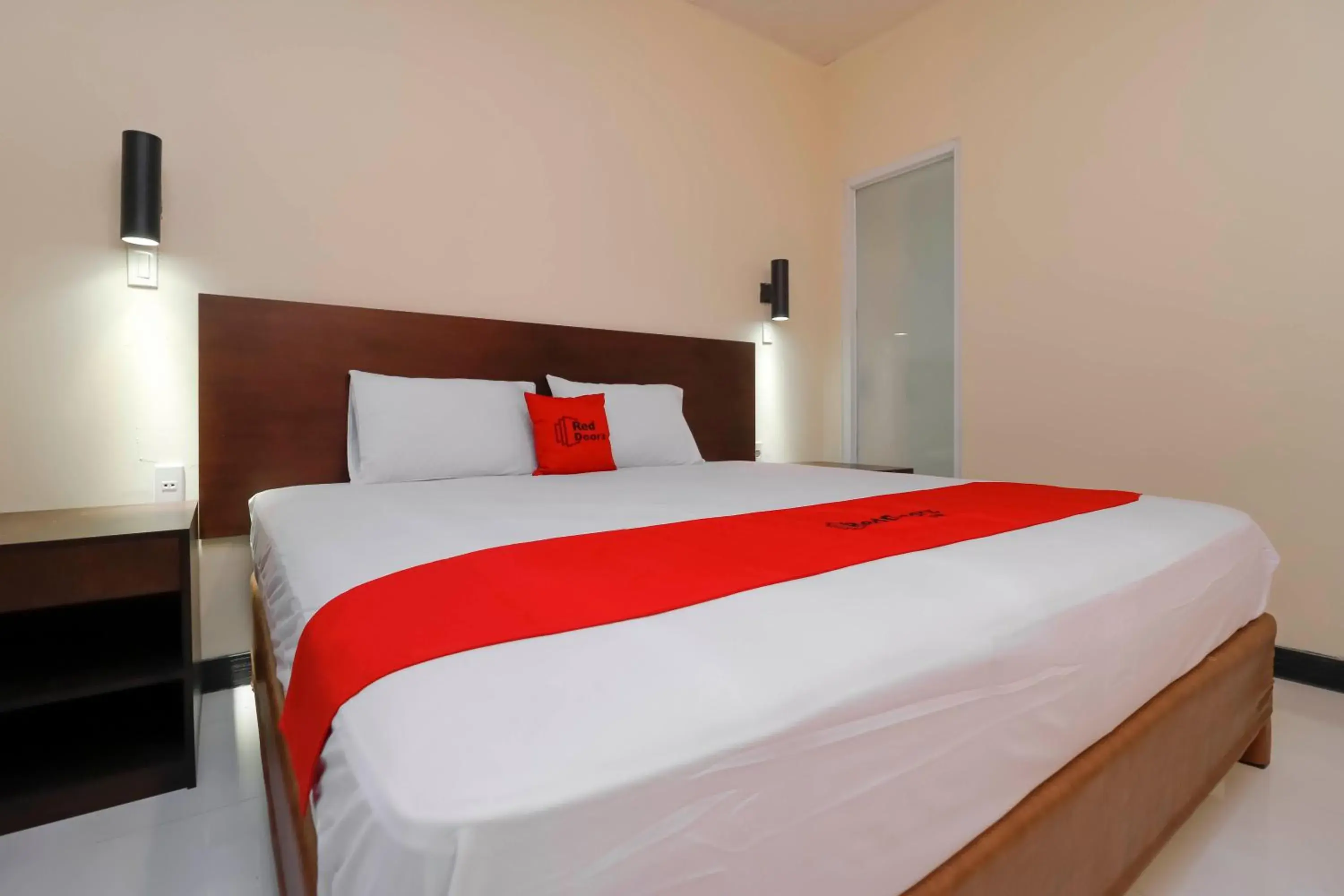 Bedroom, Bed in RedDoorz Plus near Halim Perdanakusuma 2 Bedroom, Bed in RedDoorz Plus near Halim Perdanakusuma 2