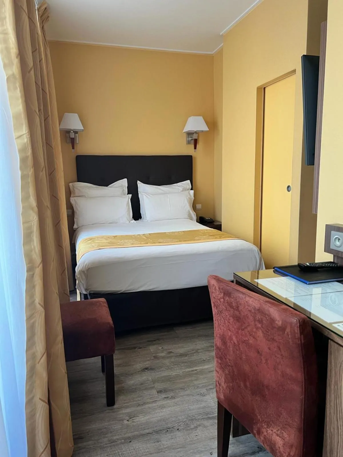 Bed in Hotel Capitole