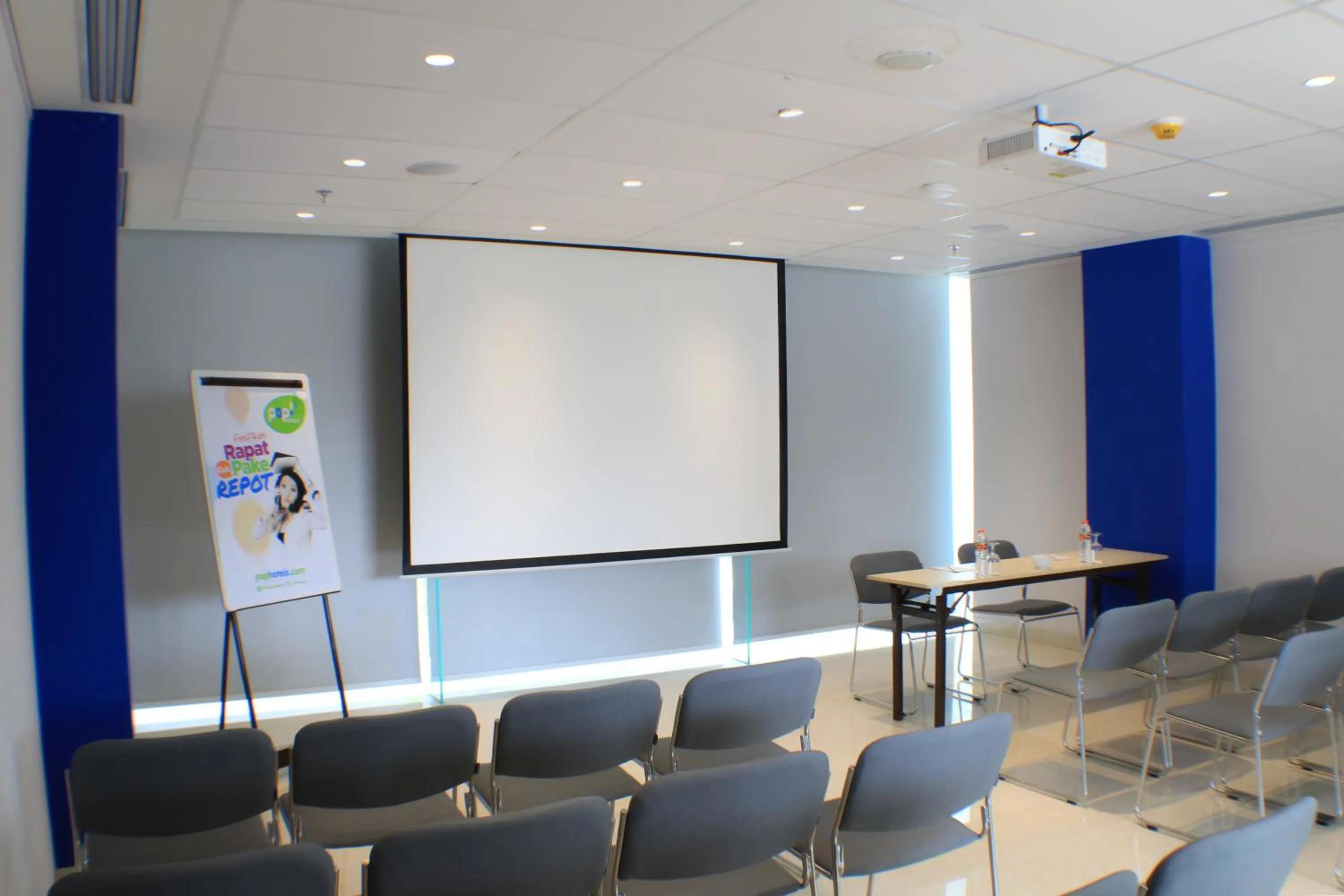 Meeting/conference room in POP! Hotel Solo
