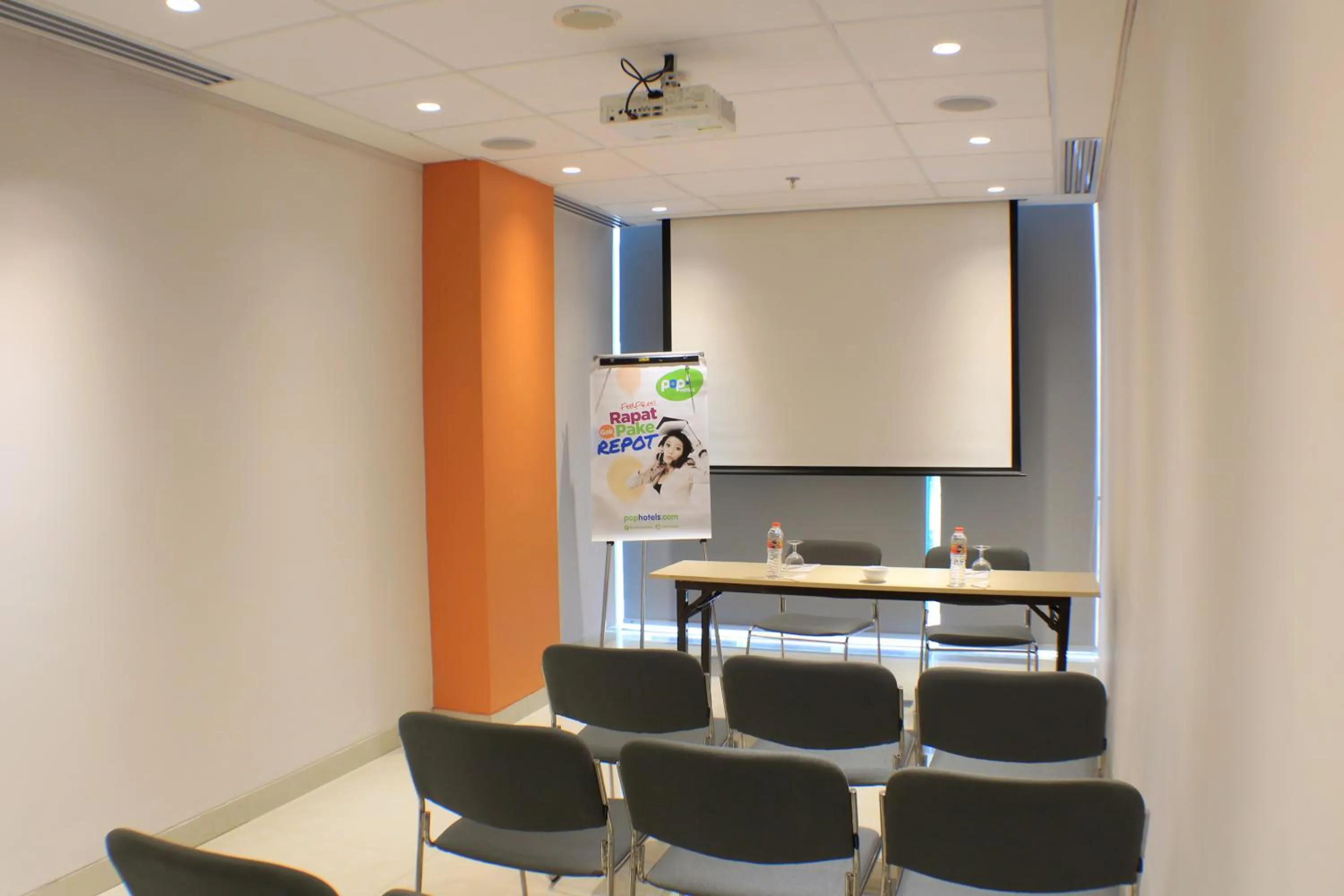 Meeting/conference room in POP! Hotel Solo