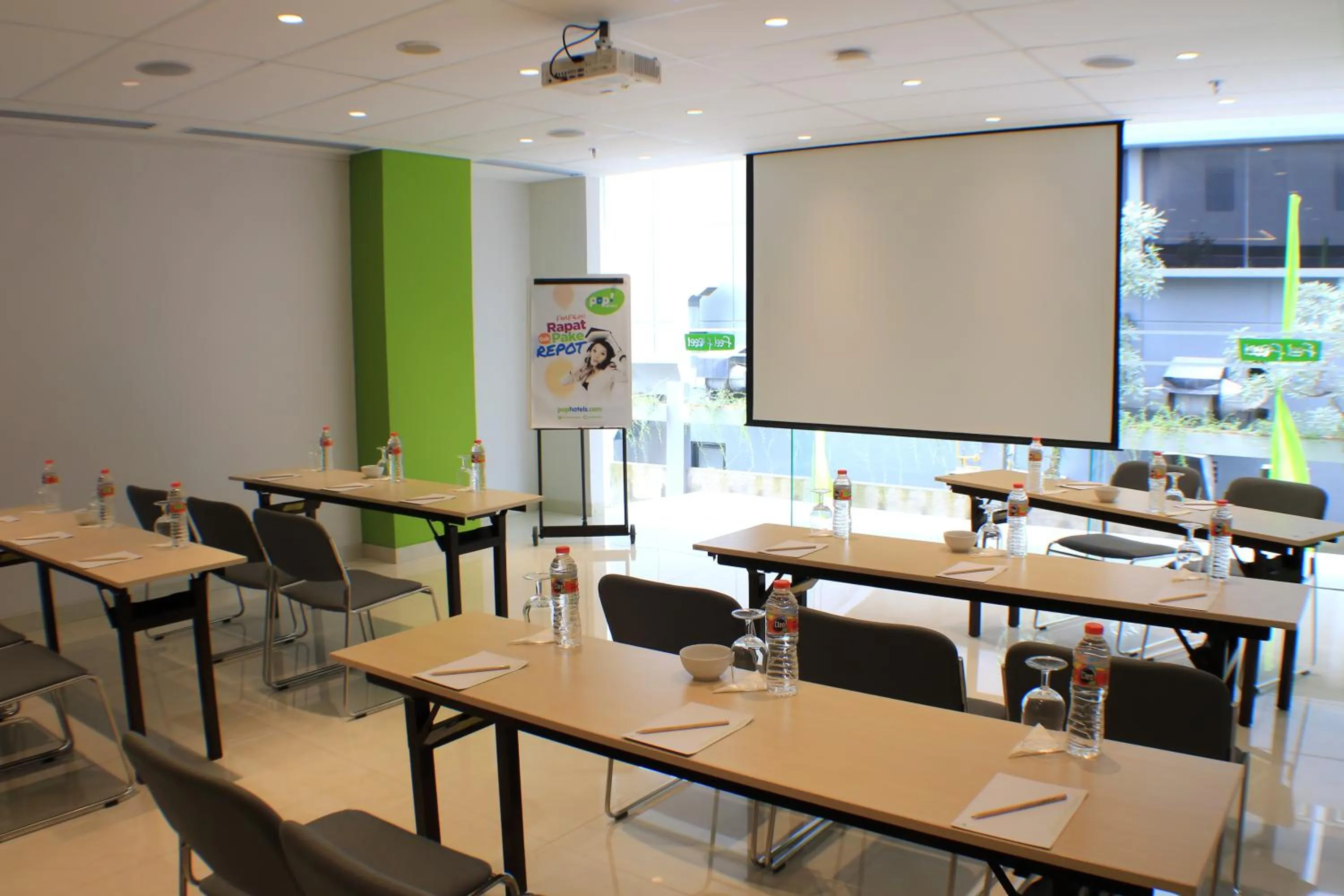 Meeting/conference room in POP! Hotel Solo