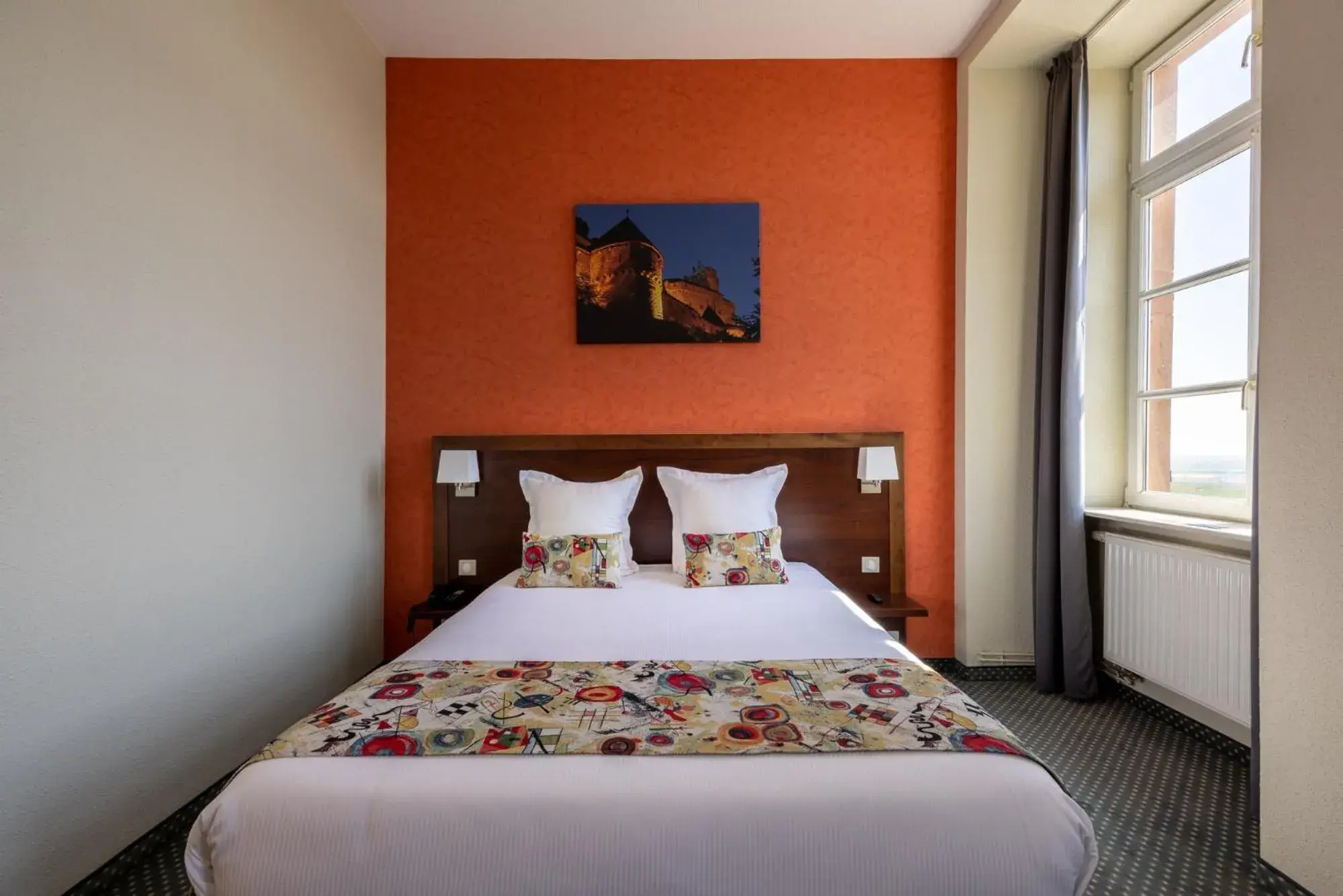 Bedroom, Bed in Hôtel Val-Vignes Colmar Haut-Koenigsbourg, The Originals Relais Bedroom, Bed in Hôtel Val-Vignes Colmar Haut-Koenigsbourg, The Originals Relais