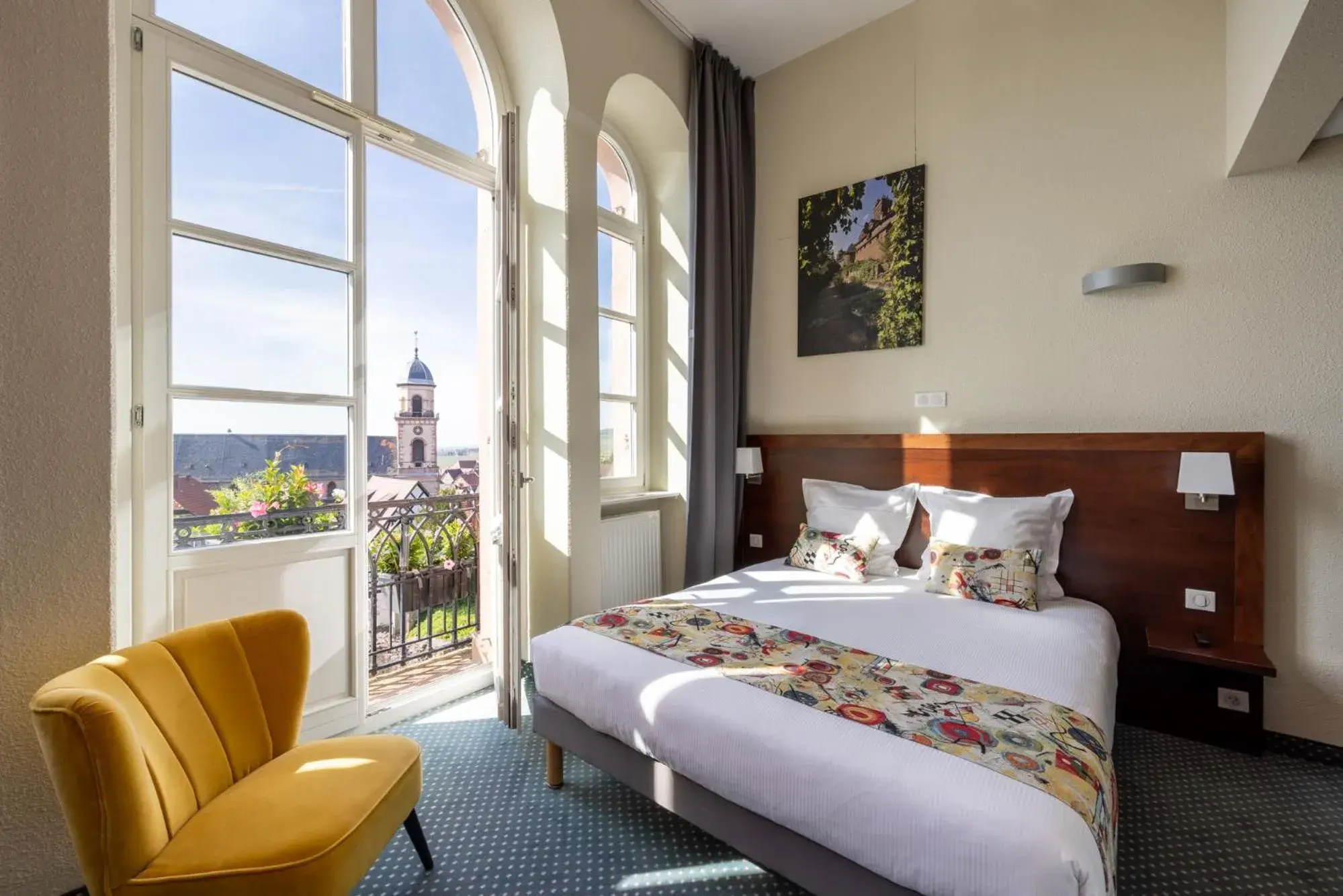 Bedroom, Bed in Hôtel Val-Vignes Colmar Haut-Koenigsbourg, The Originals Relais Bedroom, Bed in Hôtel Val-Vignes Colmar Haut-Koenigsbourg, The Originals Relais