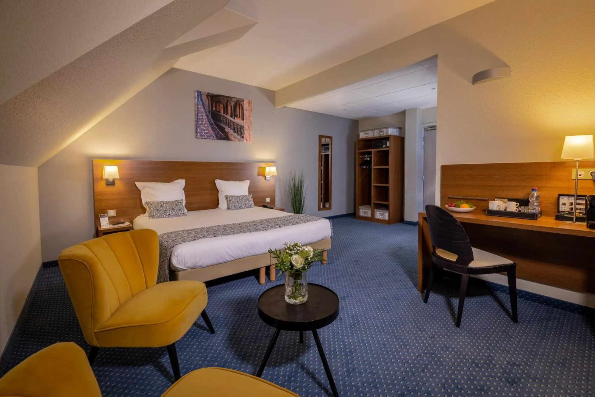 Bedroom, Bed in Hôtel Val-Vignes Colmar Haut-Koenigsbourg, The Originals Relais