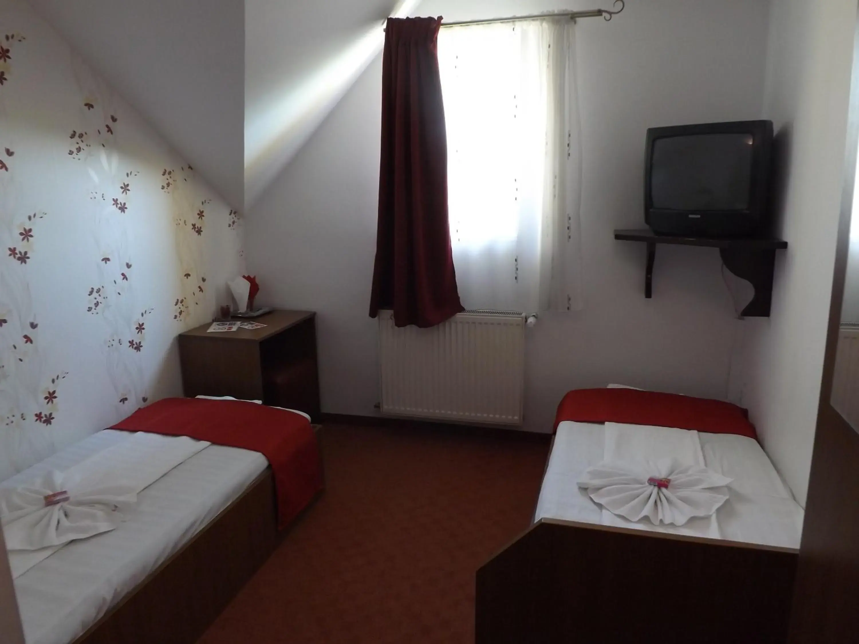 Budget Twin Room in Pension La Viorel Isaila Budget Twin Room in Pension La Viorel Isaila