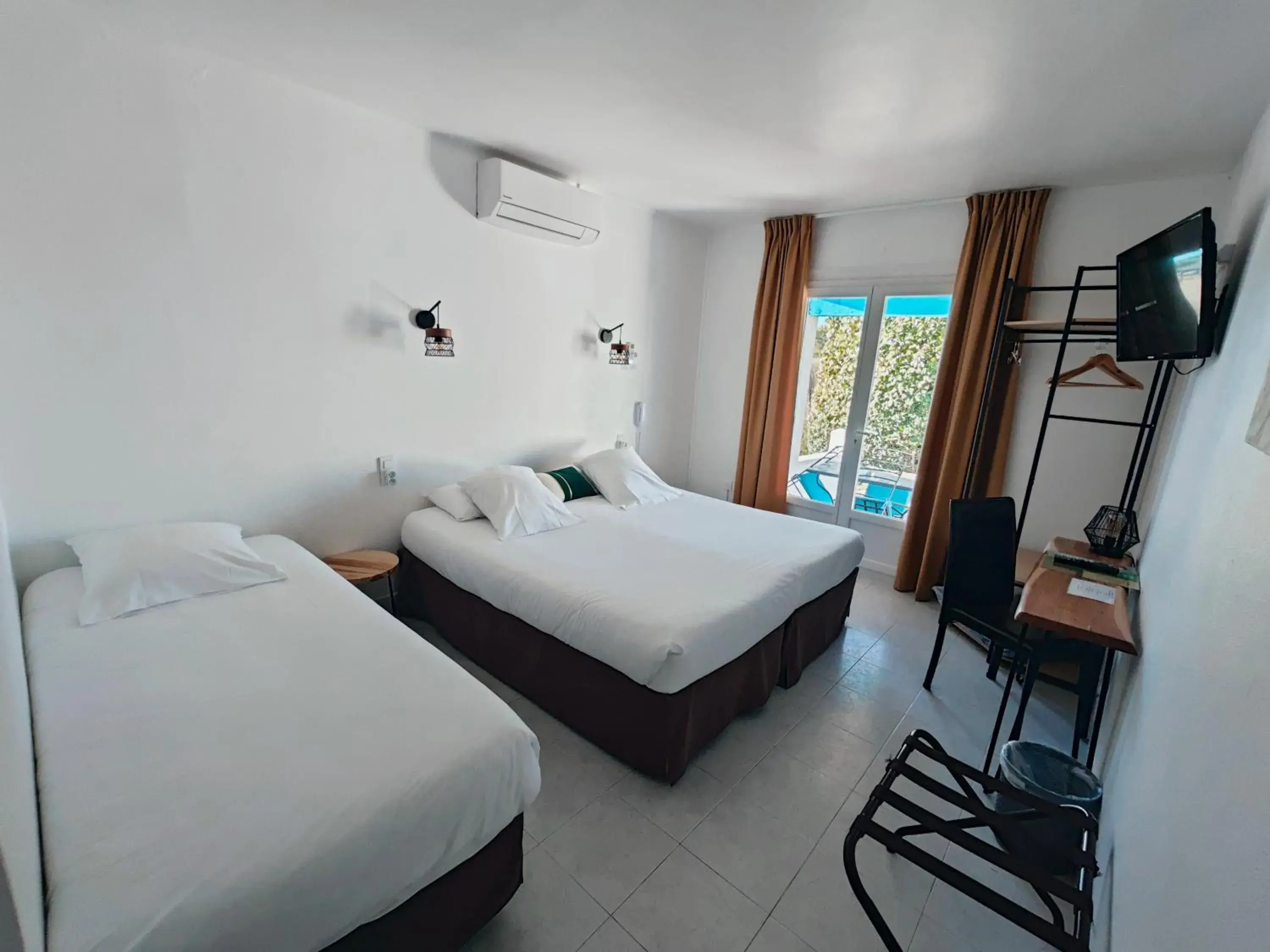 Triple Room in L'auberge Camarguaise Triple Room in L'auberge Camarguaise