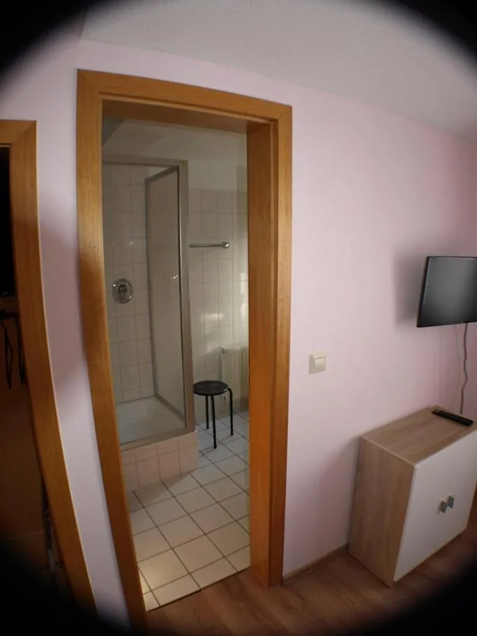 Double Room with Private Bathroom in PENSION zur alten Gärtnerei