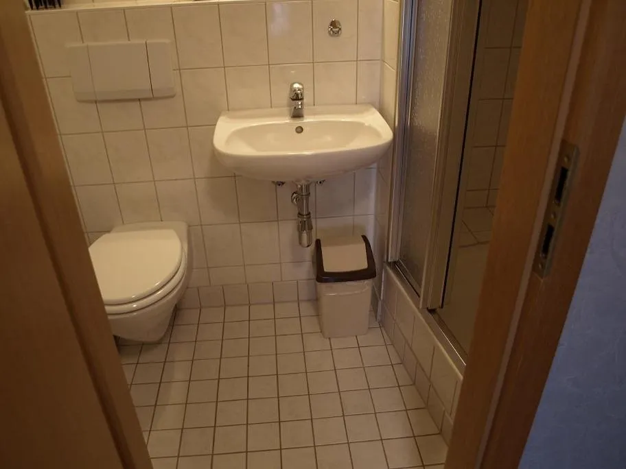 Standard Single Room with Shower in PENSION zur alten Gärtnerei