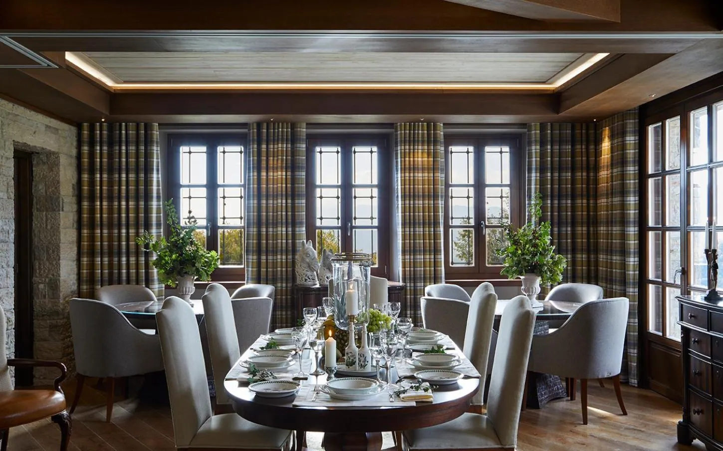 Dining area in MounTrace Suites & SPA