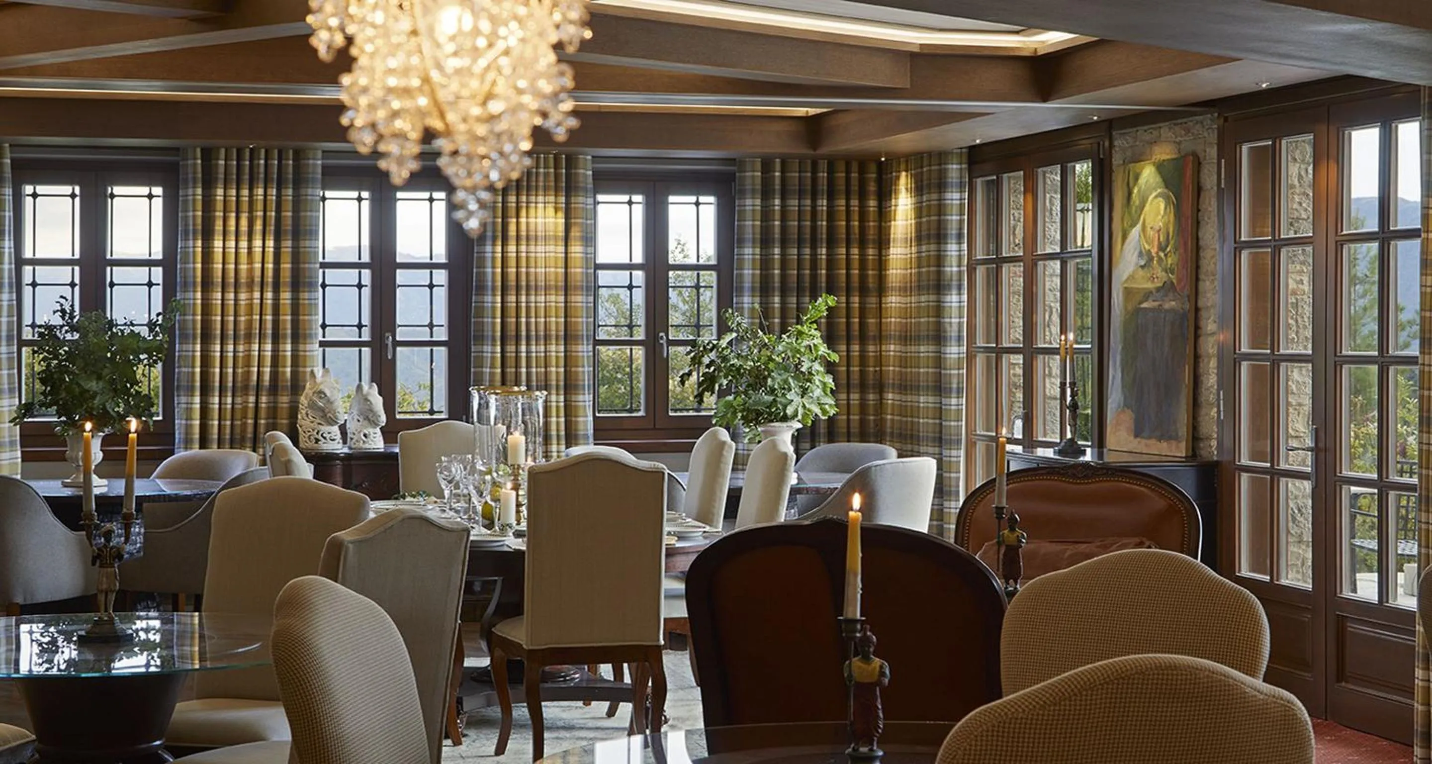 Dining area in MounTrace Suites & SPA