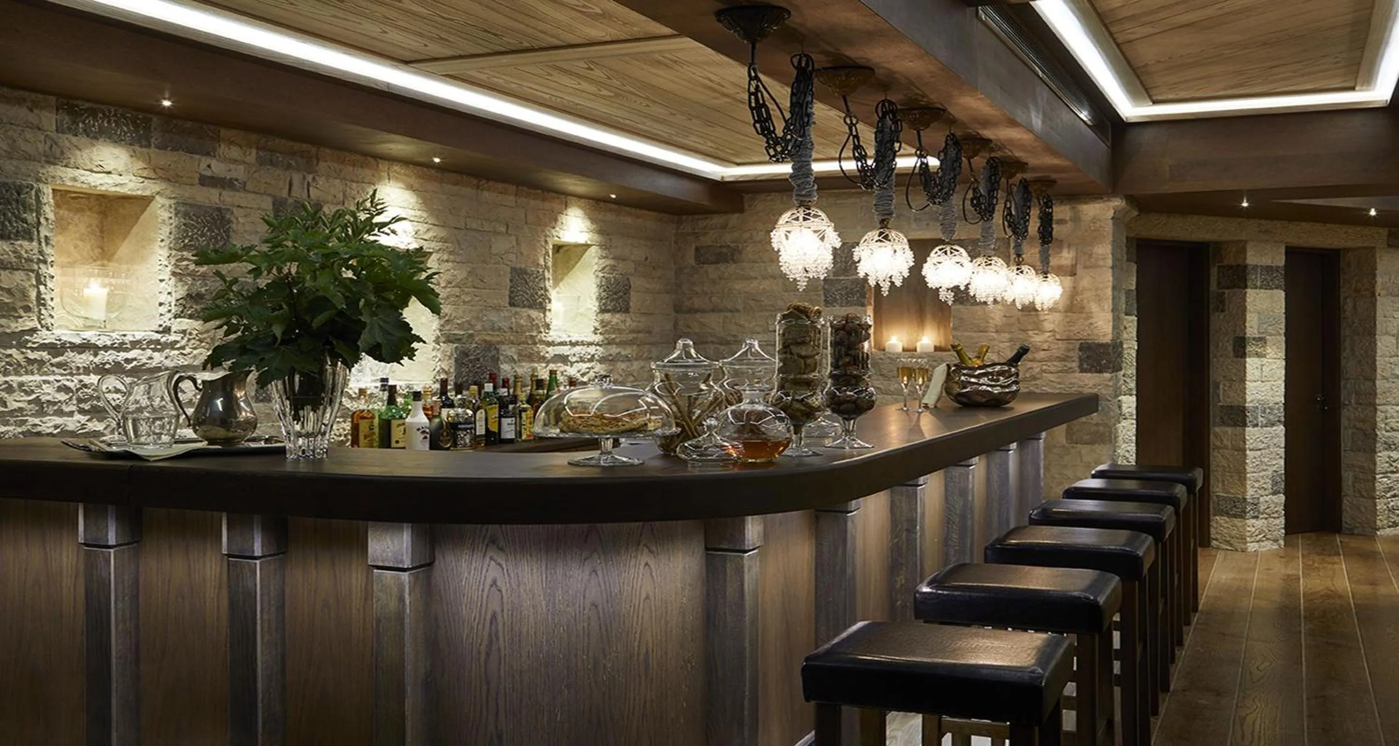 Lounge or bar in MounTrace Suites & SPA