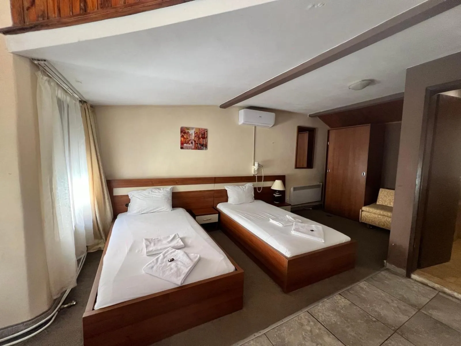 Family Hotel Square