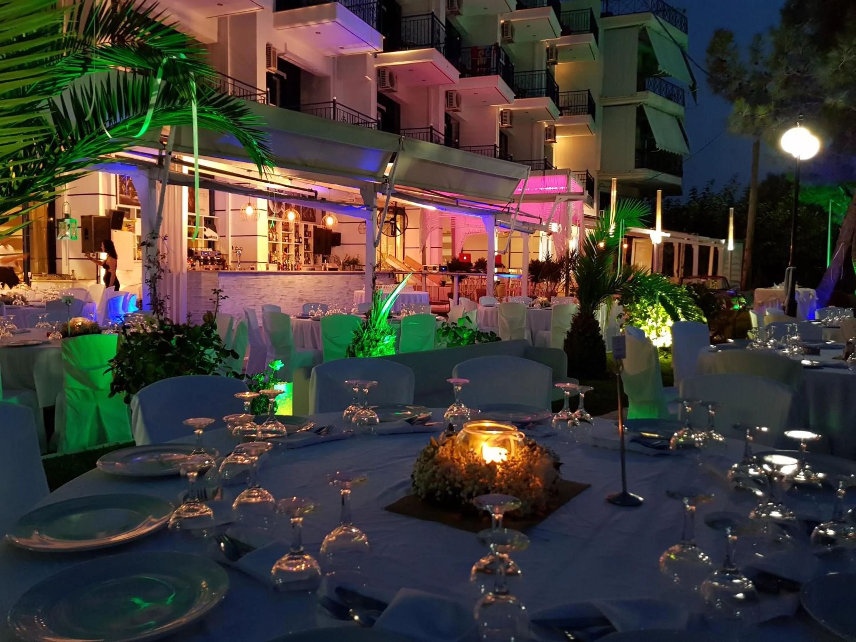 Restaurant/places to eat in Trokadero Boutique Hotel