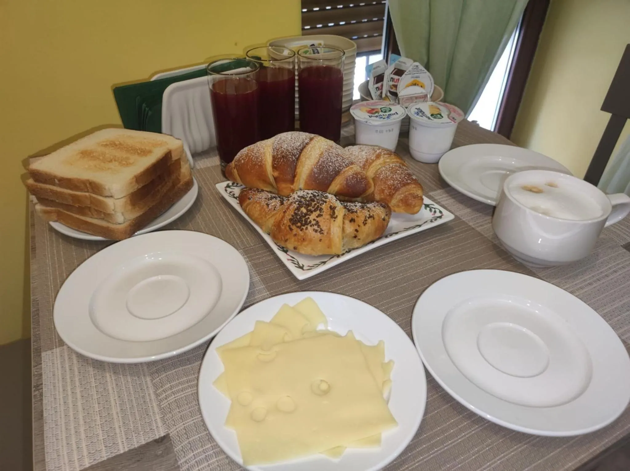 Continental breakfast in B&B Del Corso