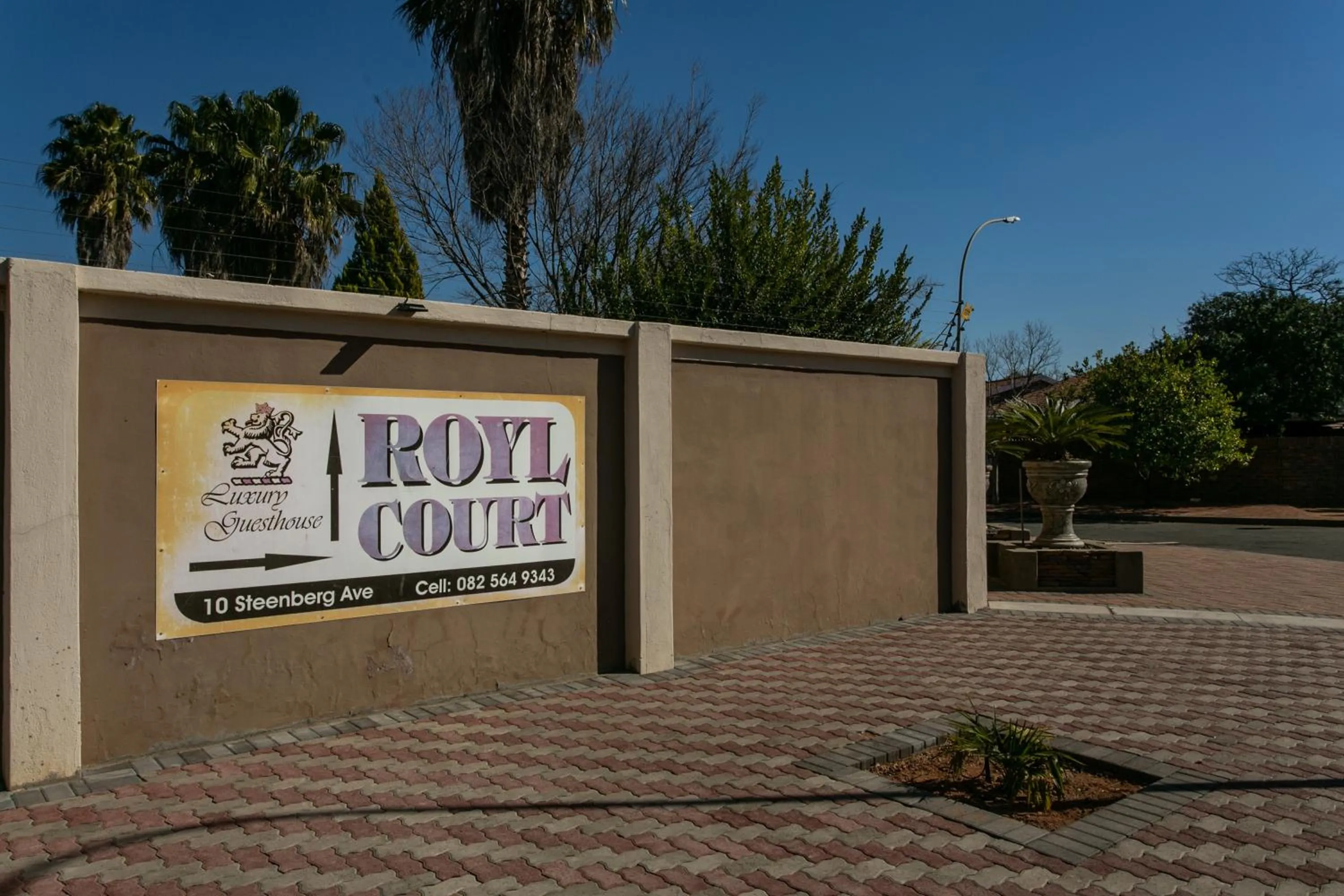 Facade/entrance in Royl Court Guesthouse