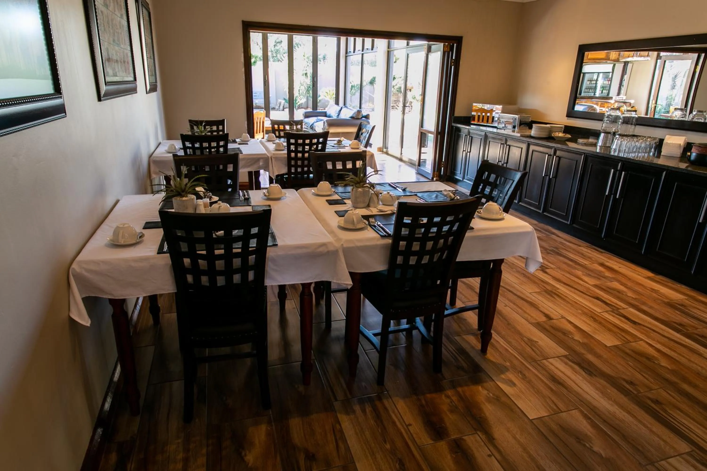 Dining area in Royl Court Guesthouse