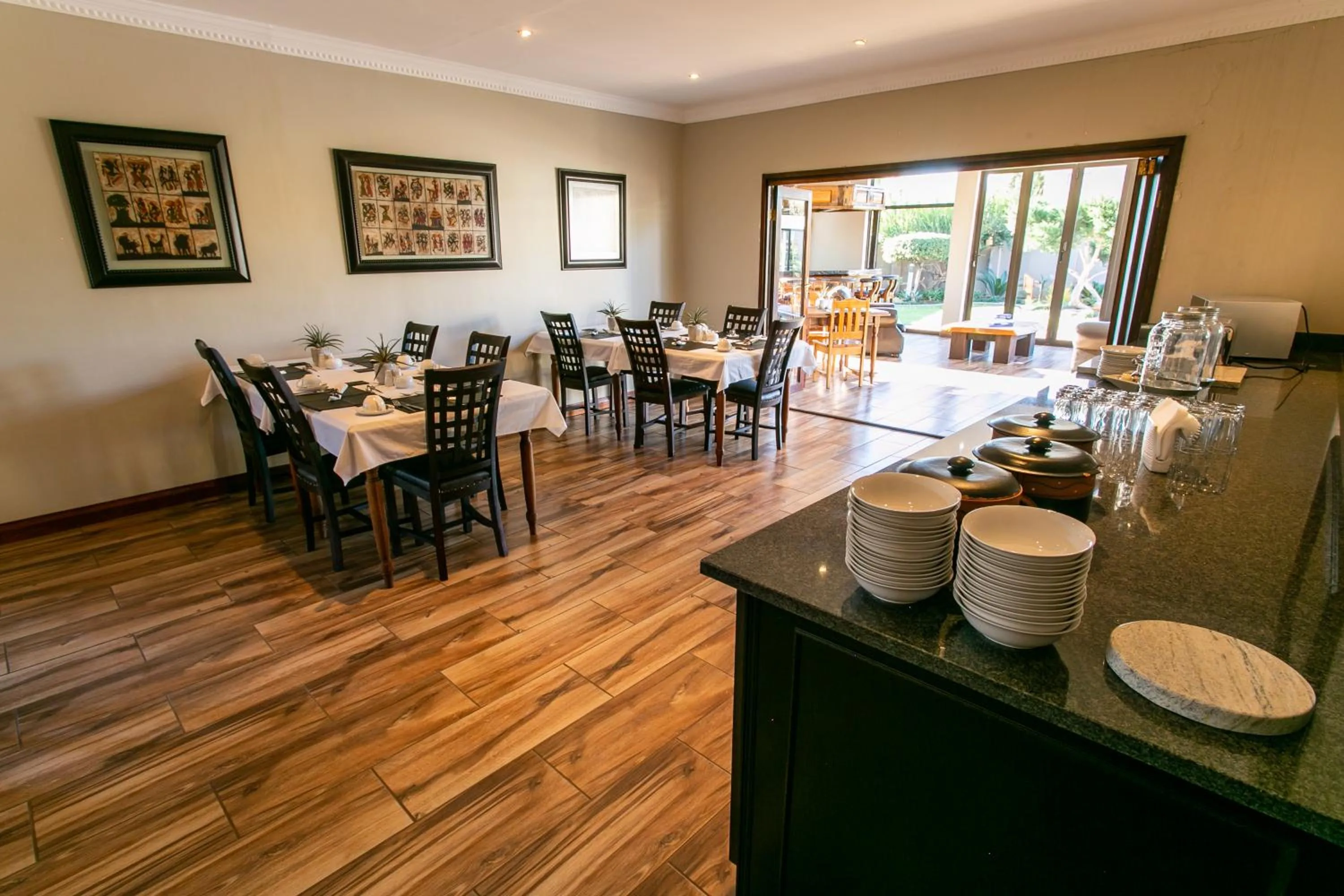 Dining area in Royl Court Guesthouse