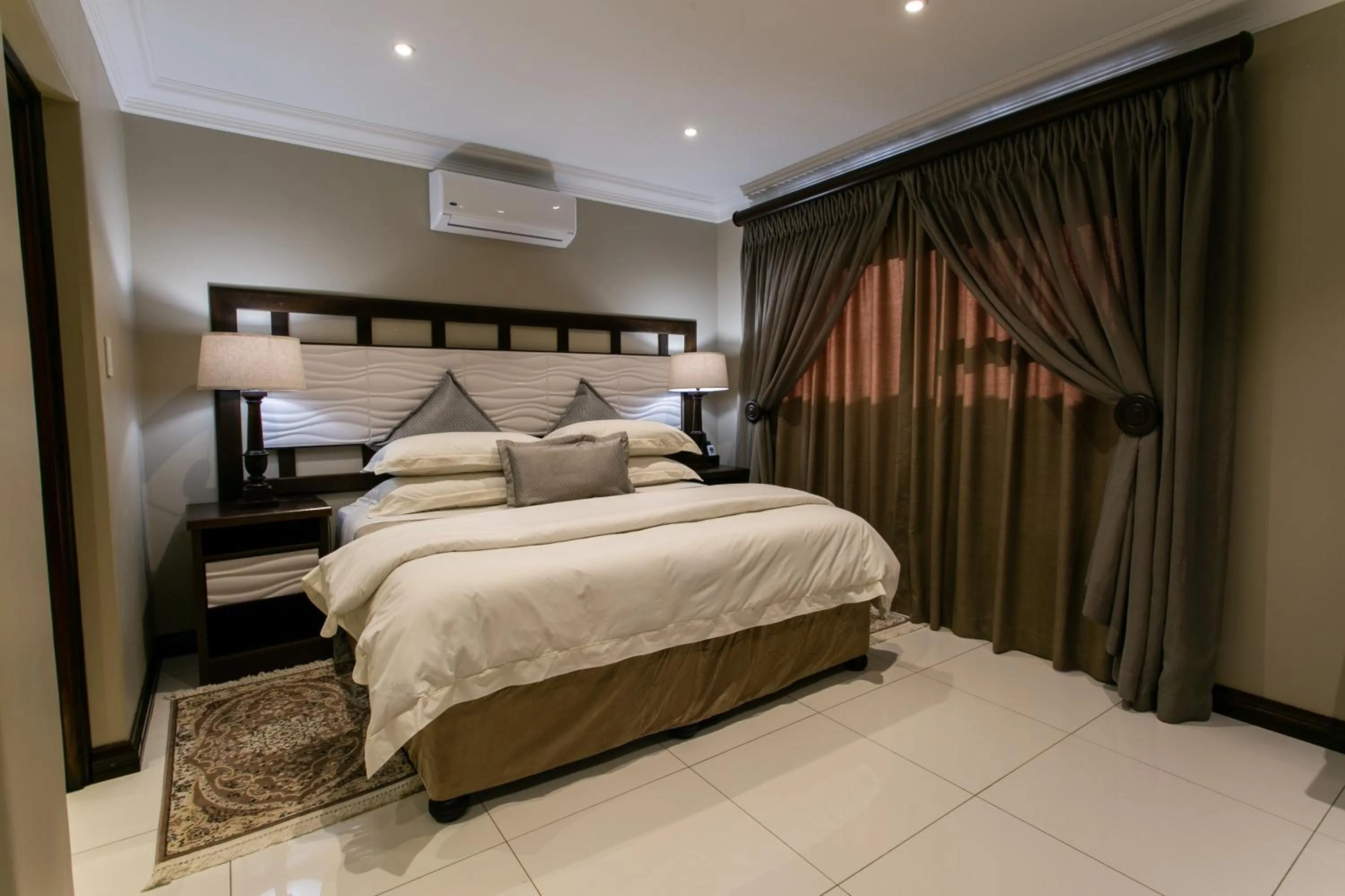 Bed in Royl Court Guesthouse