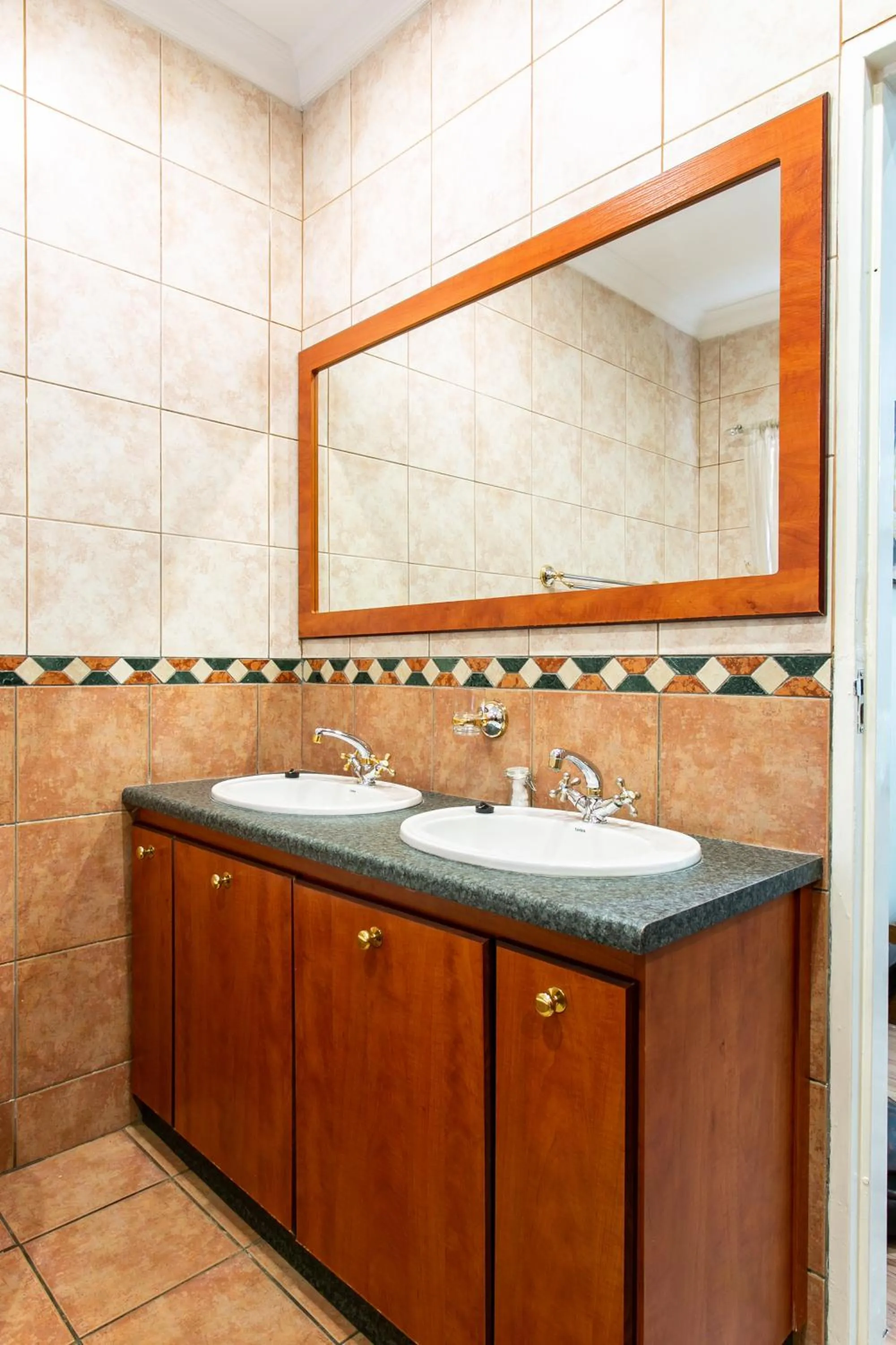 Royl Court Guesthouse