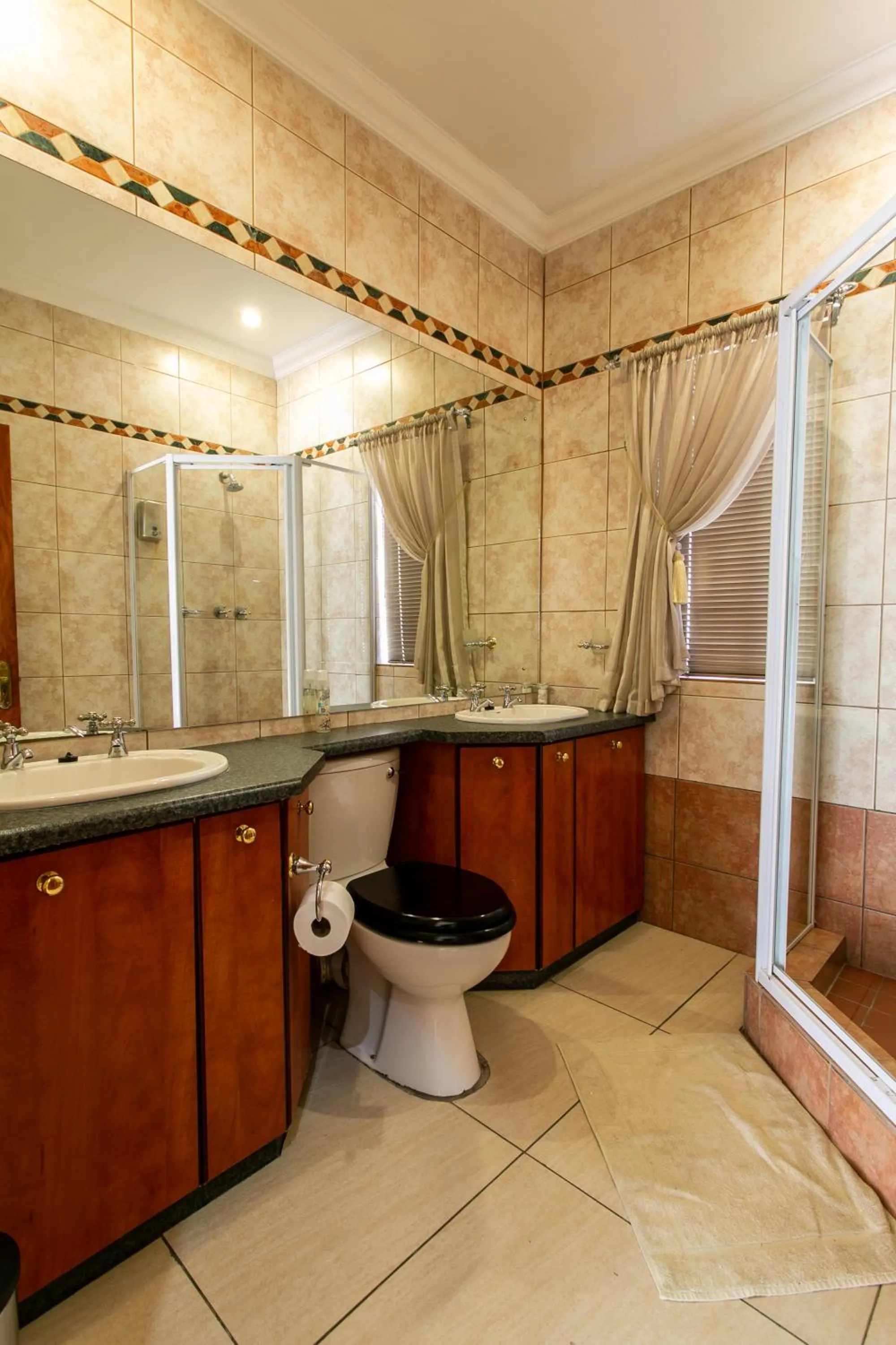 Royl Court Guesthouse