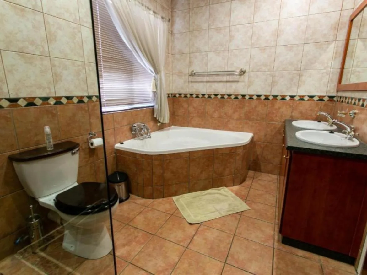 Royl Court Guesthouse
