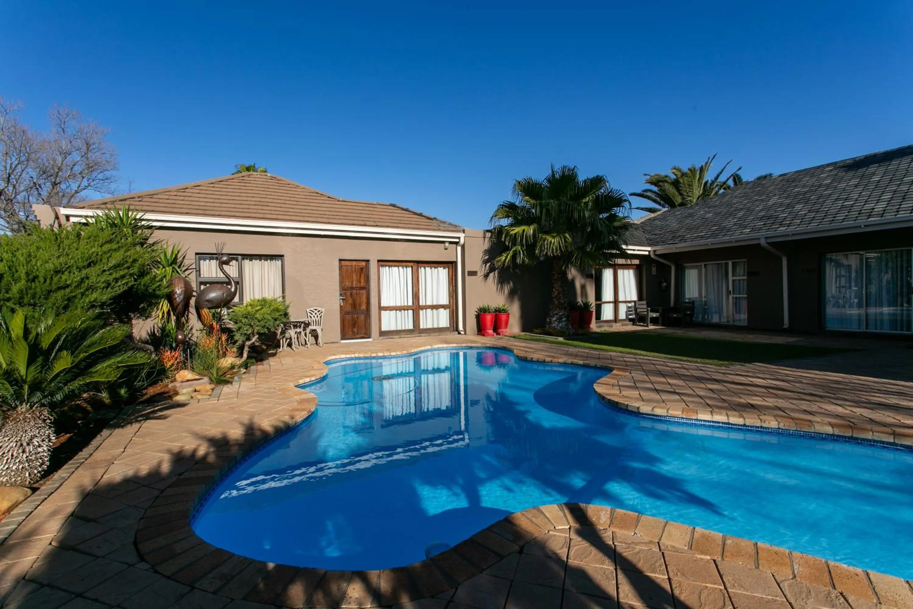 Swimming pool in Royl Court Guesthouse