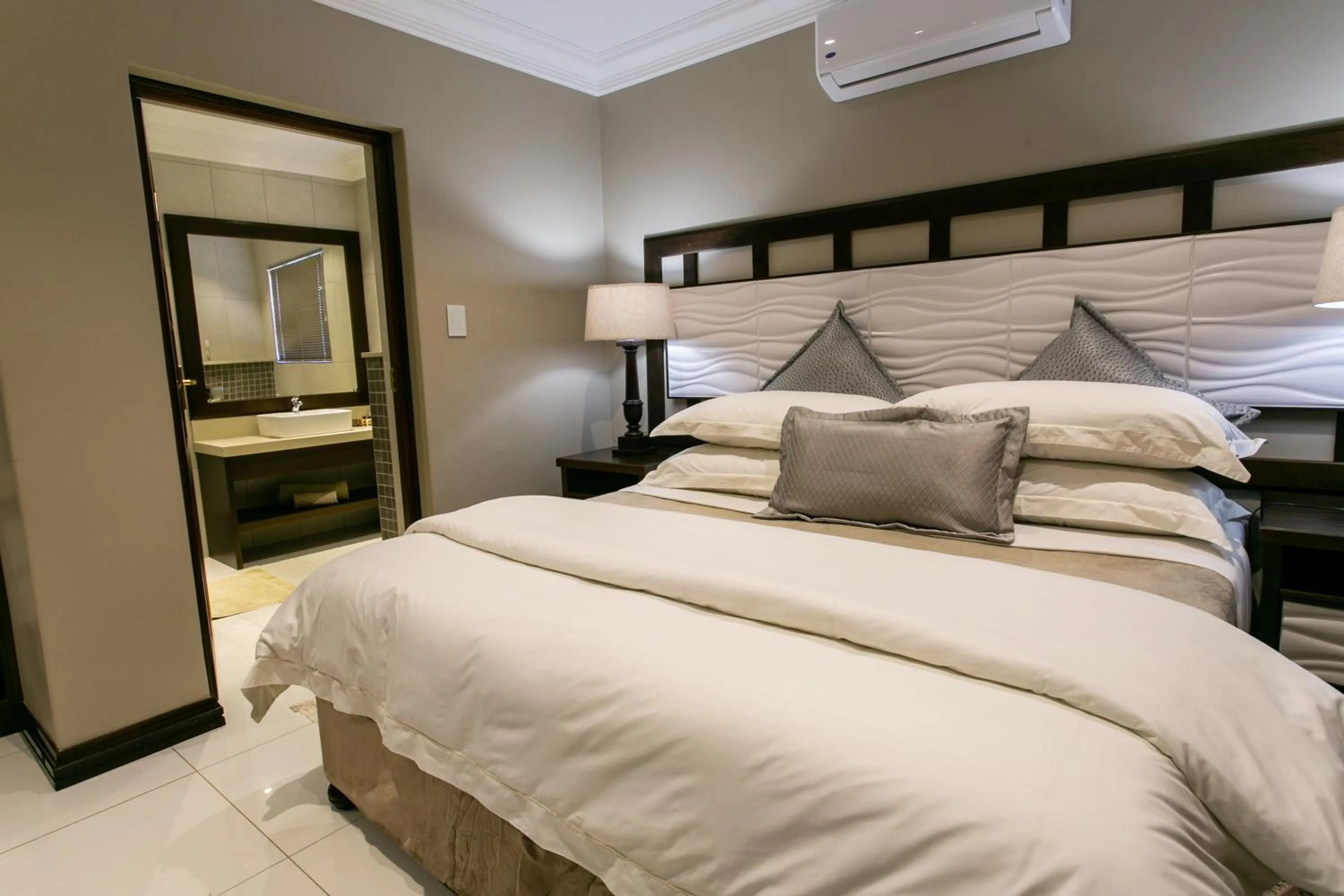 Bed in Royl Court Guesthouse