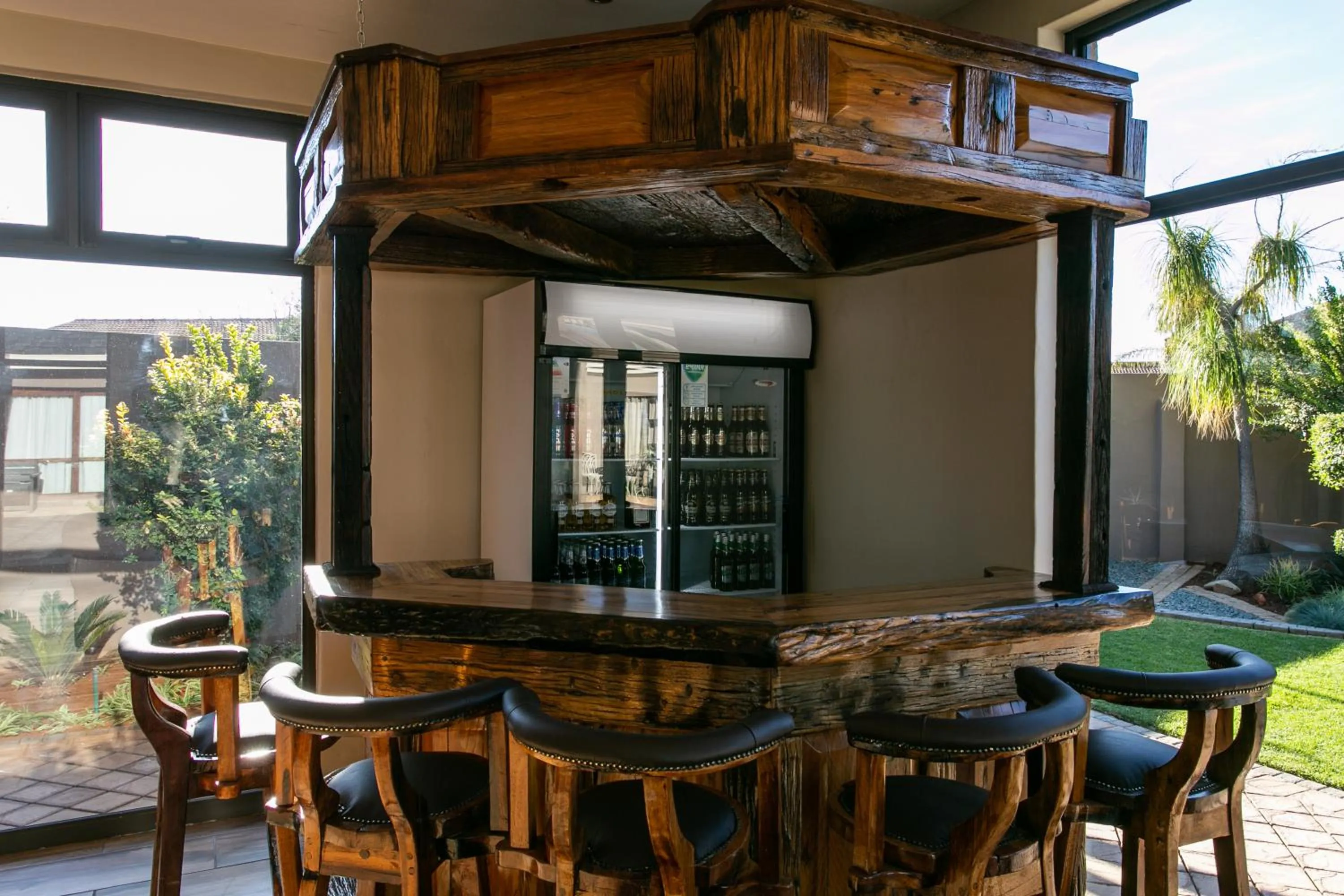 Lounge or bar in Royl Court Guesthouse