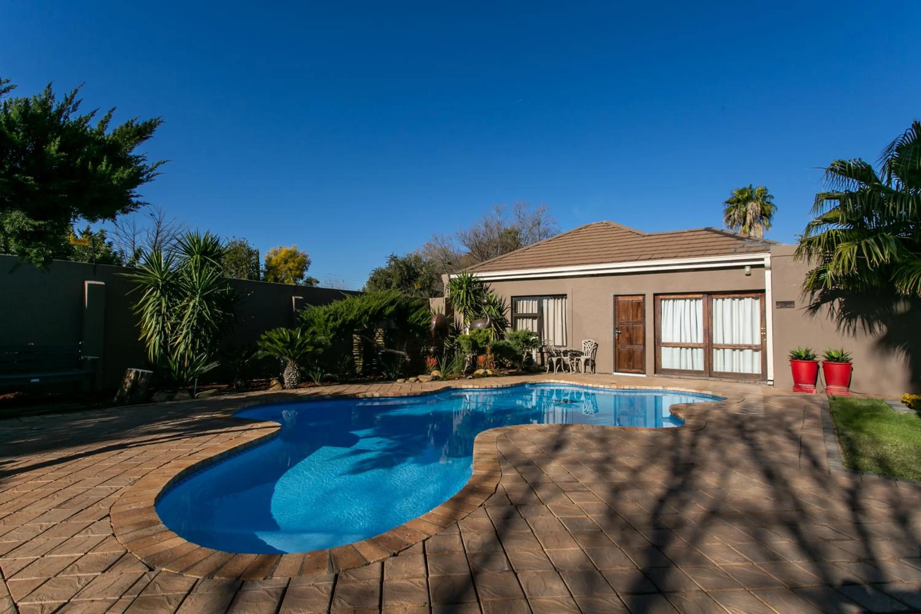 Swimming pool in Royl Court Guesthouse