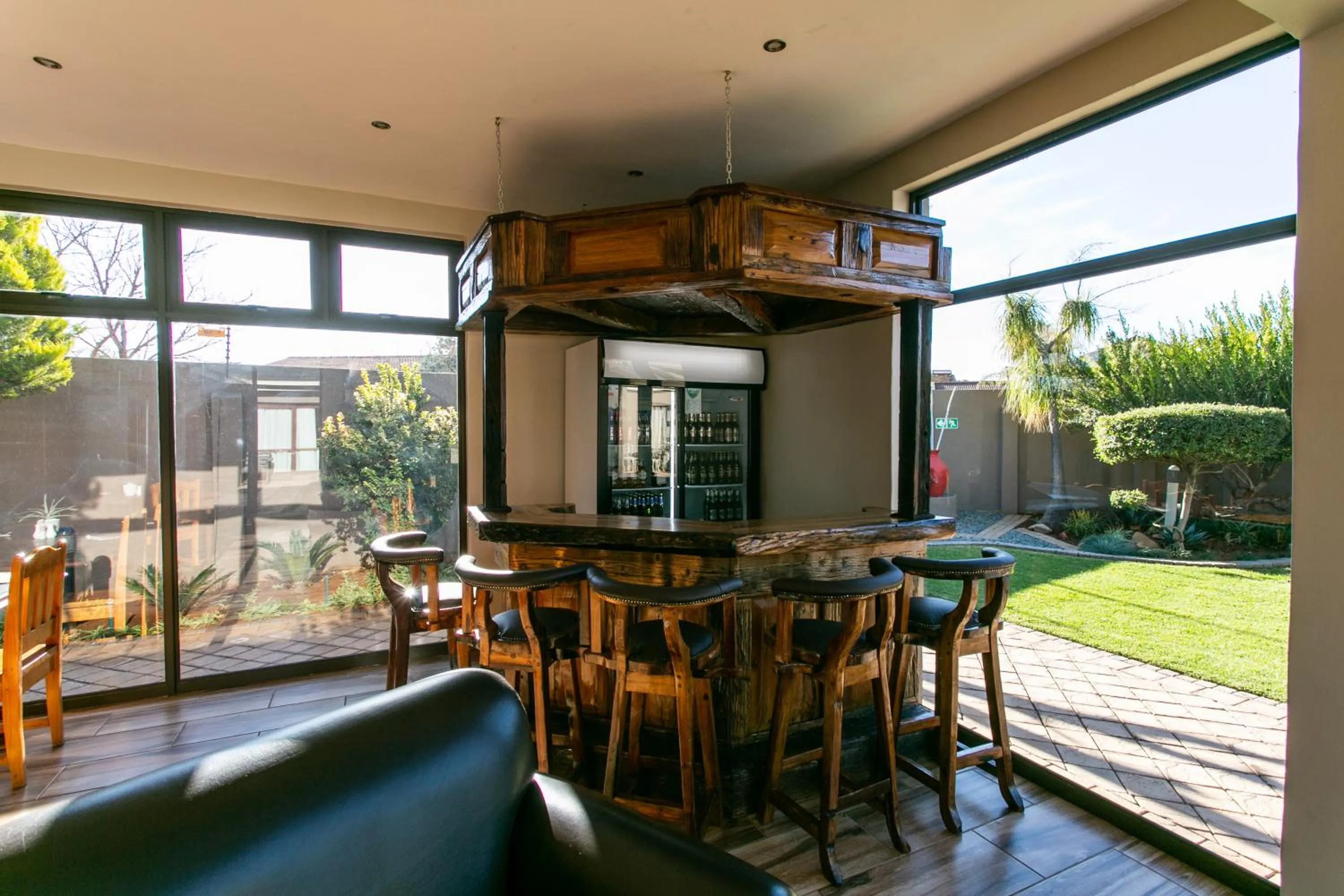 Lounge or bar in Royl Court Guesthouse