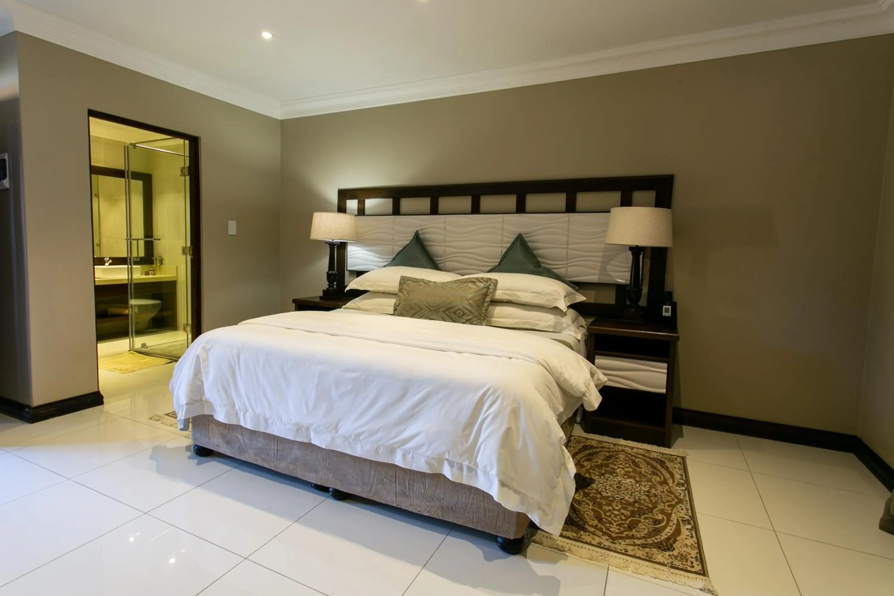 Bed in Royl Court Guesthouse