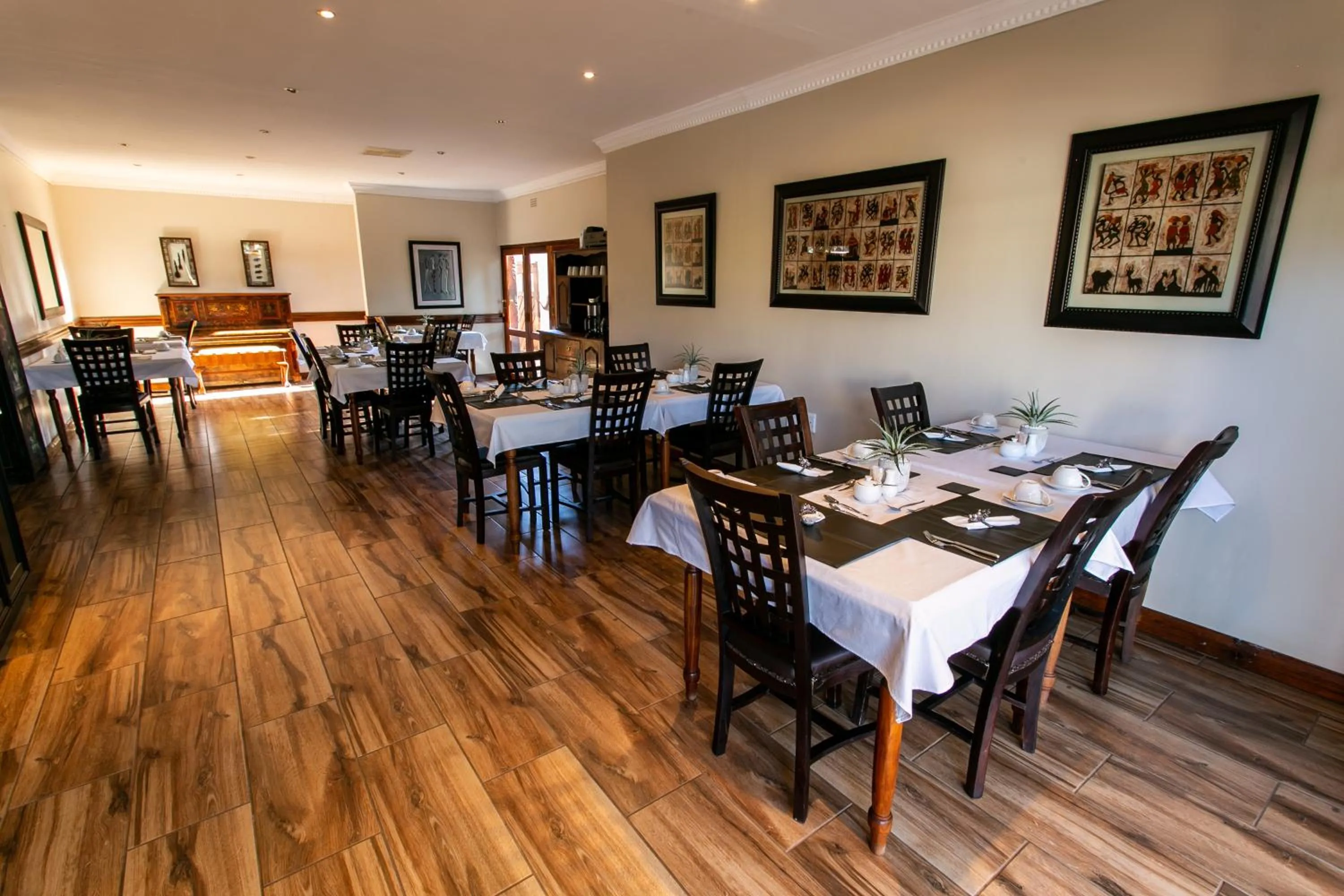 Dining area in Royl Court Guesthouse