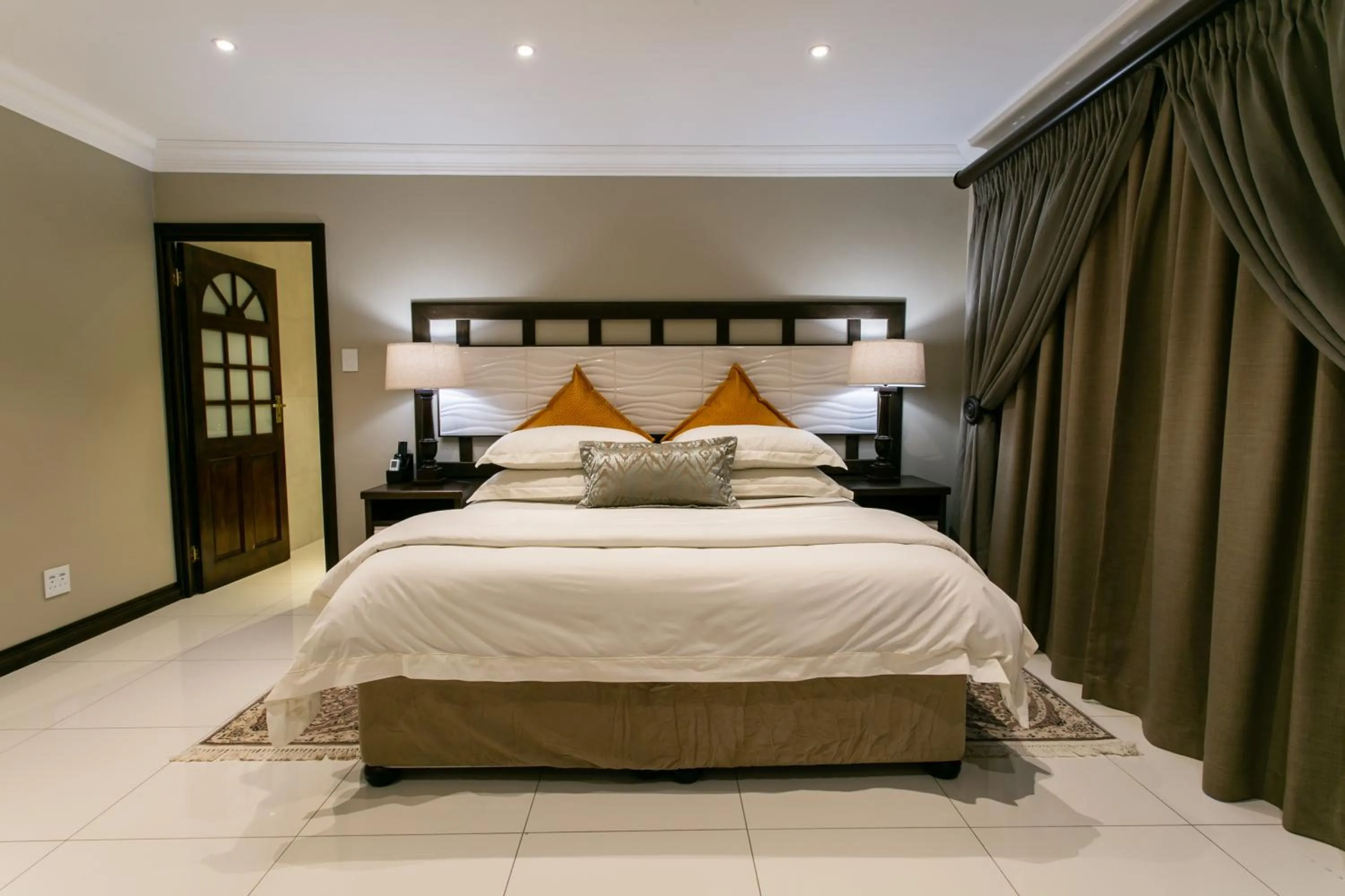 Bed in Royl Court Guesthouse
