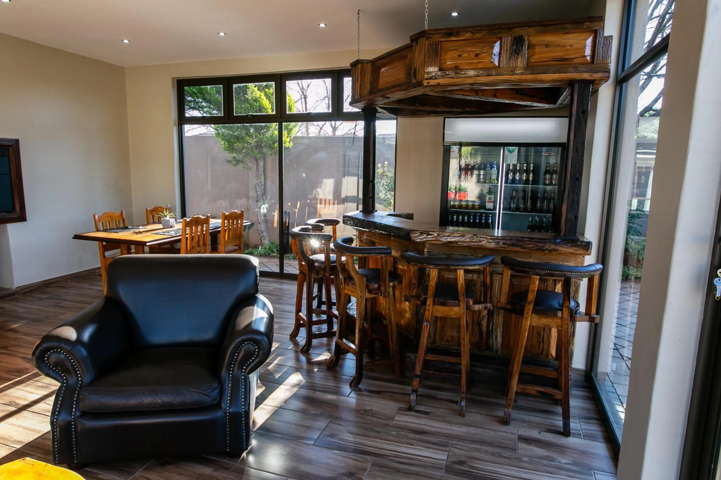 Lounge or bar in Royl Court Guesthouse