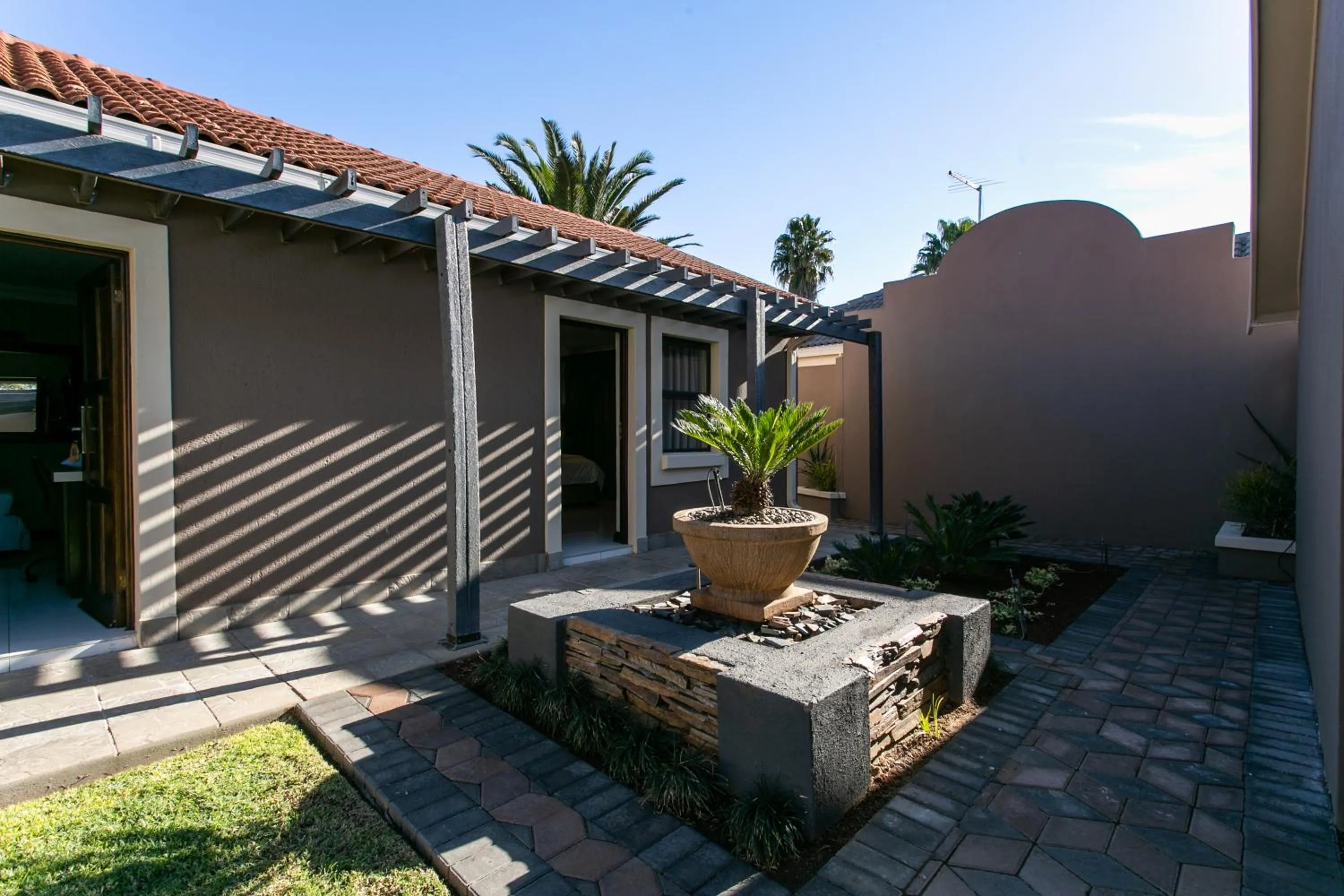 Royl Court Guesthouse
