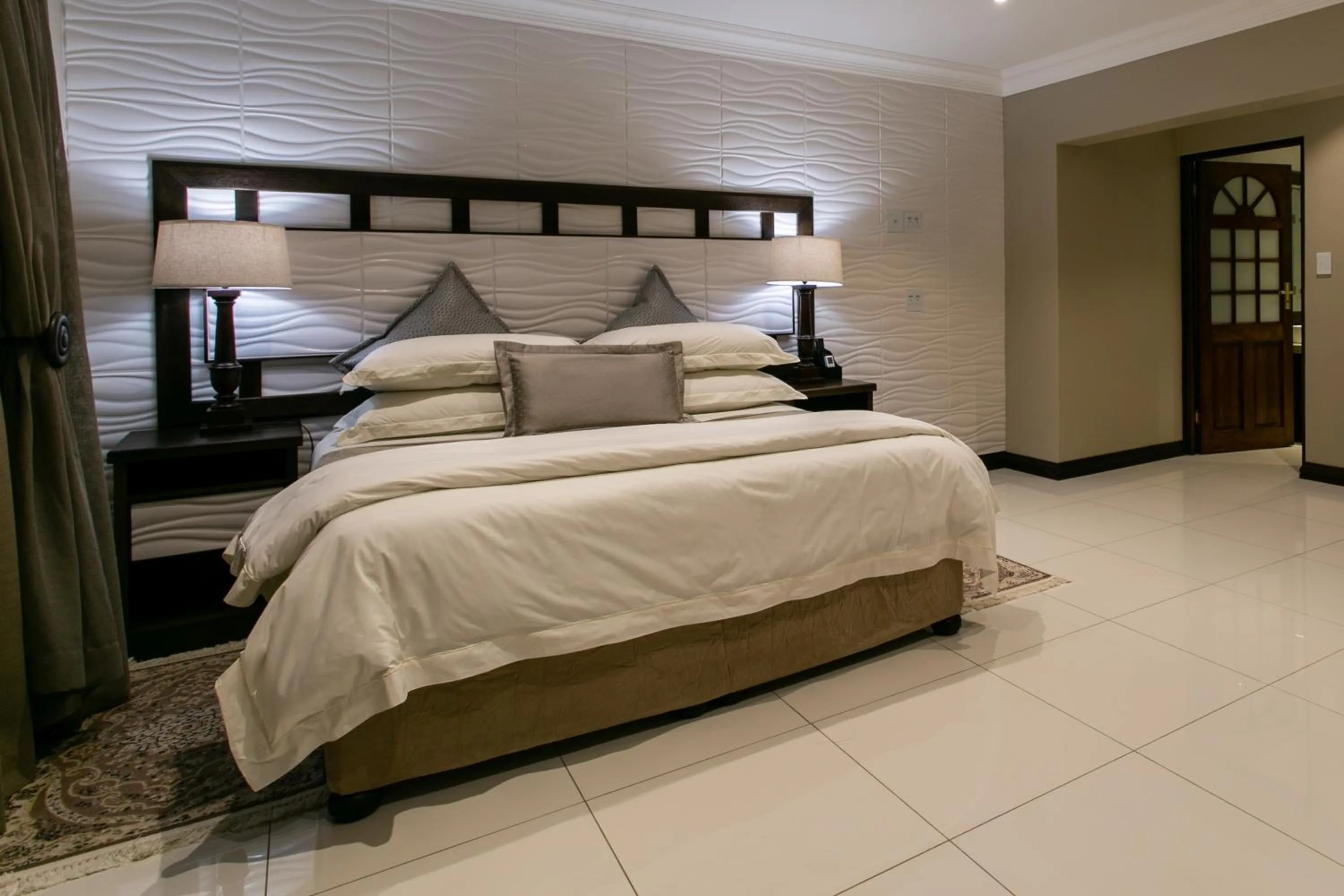 Bed in Royl Court Guesthouse
