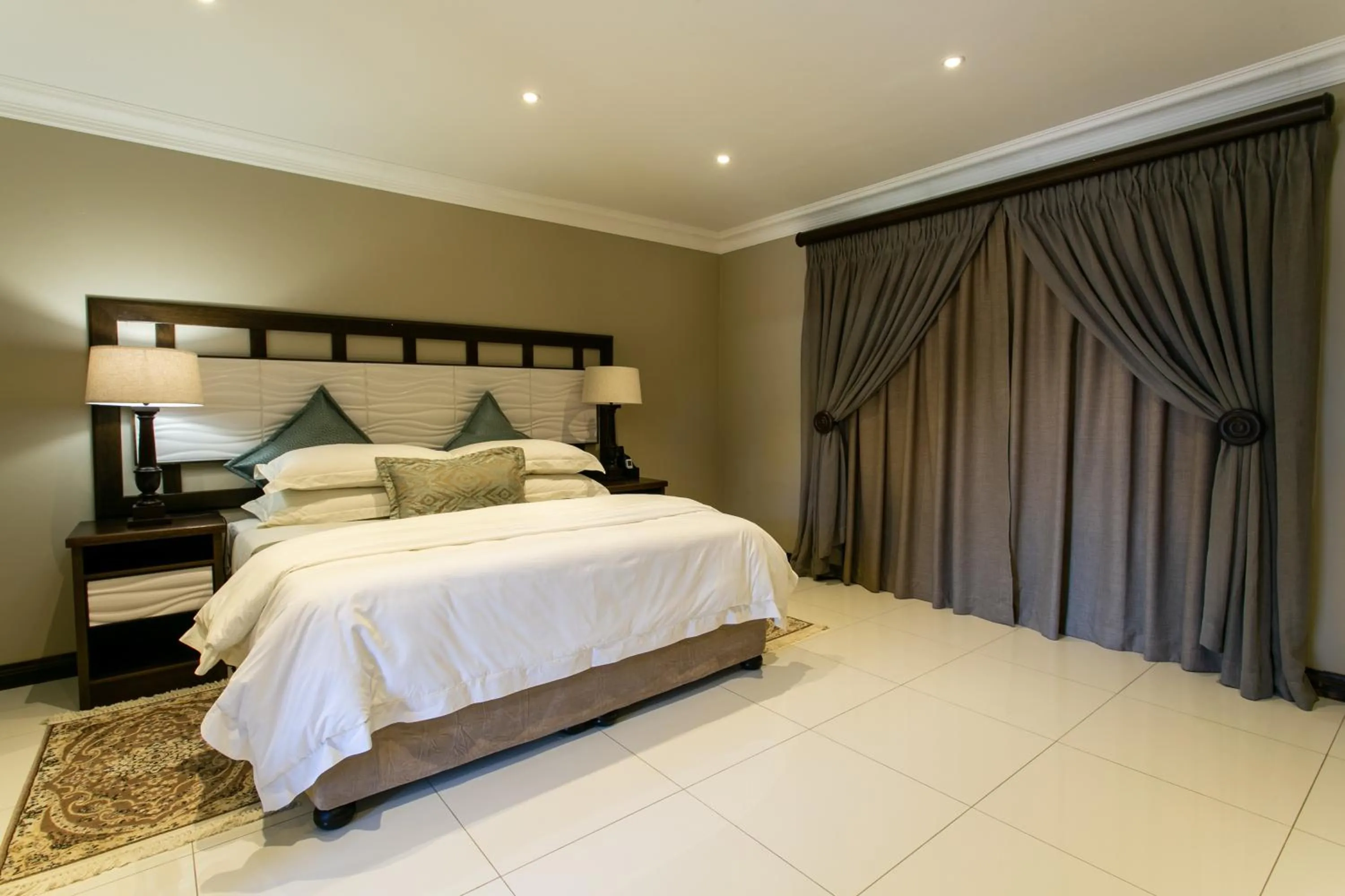 Bed in Royl Court Guesthouse