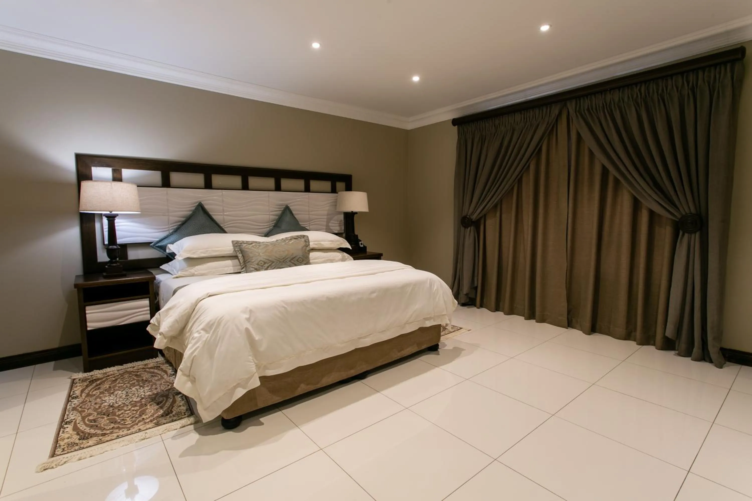 Bed in Royl Court Guesthouse