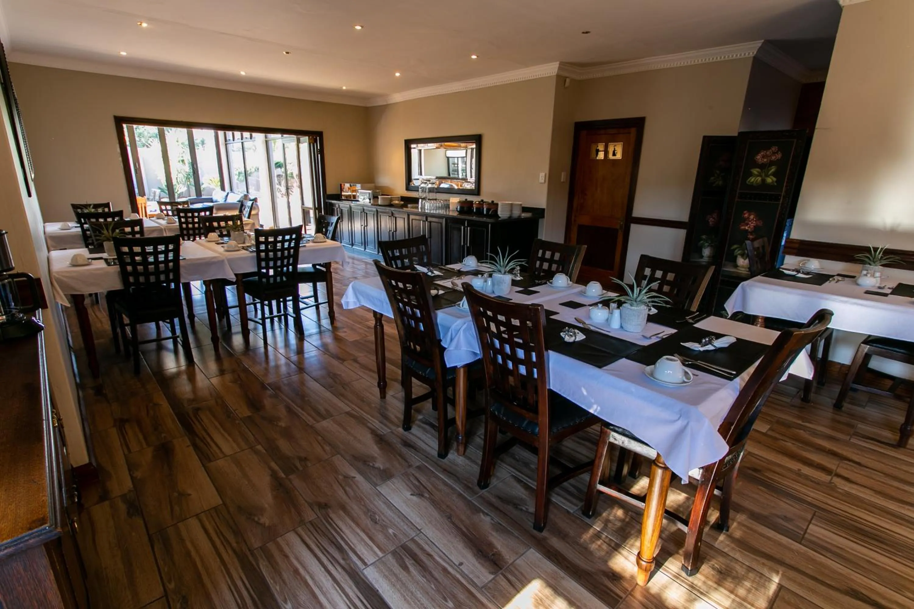 Dining area in Royl Court Guesthouse