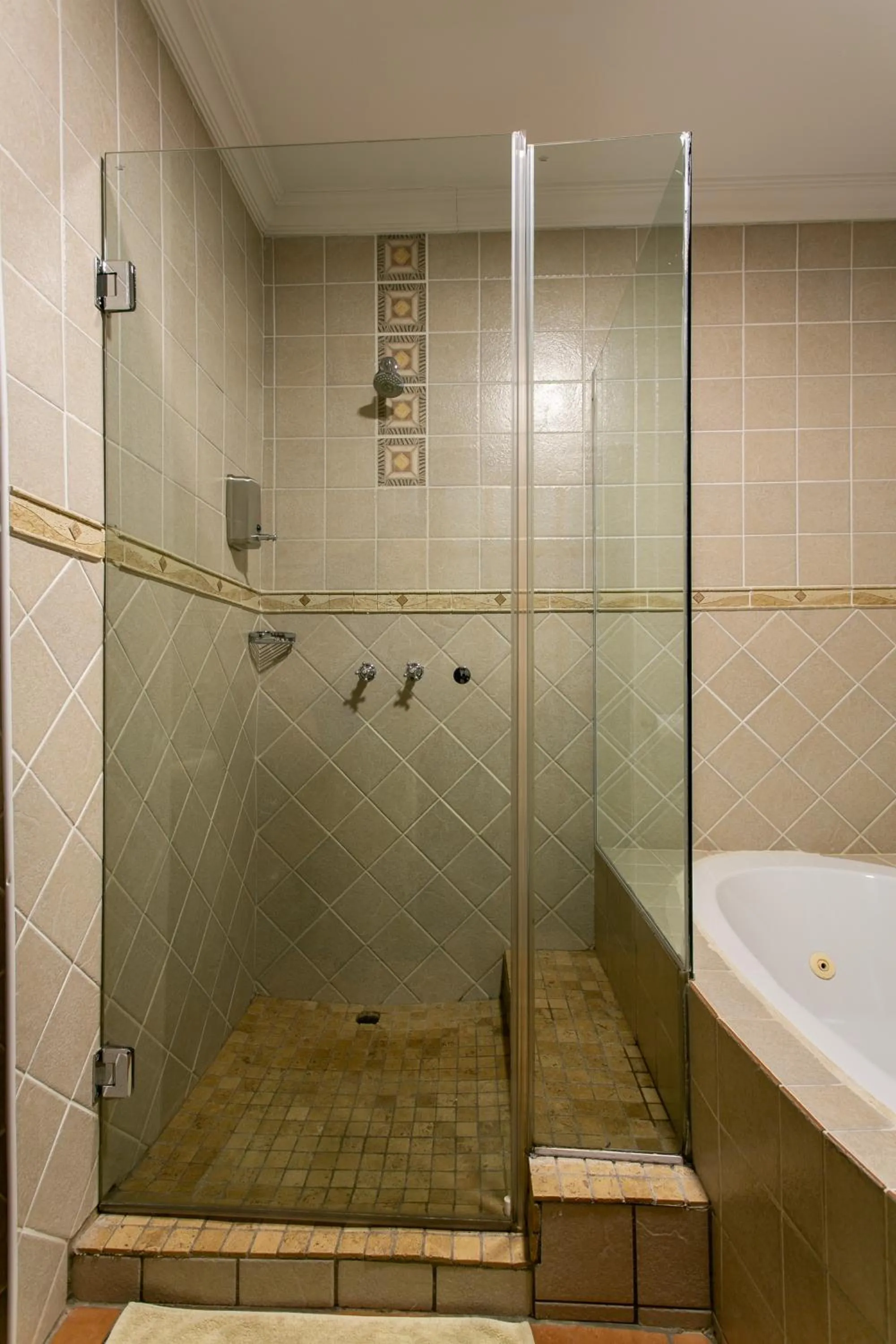 Royl Court Guesthouse