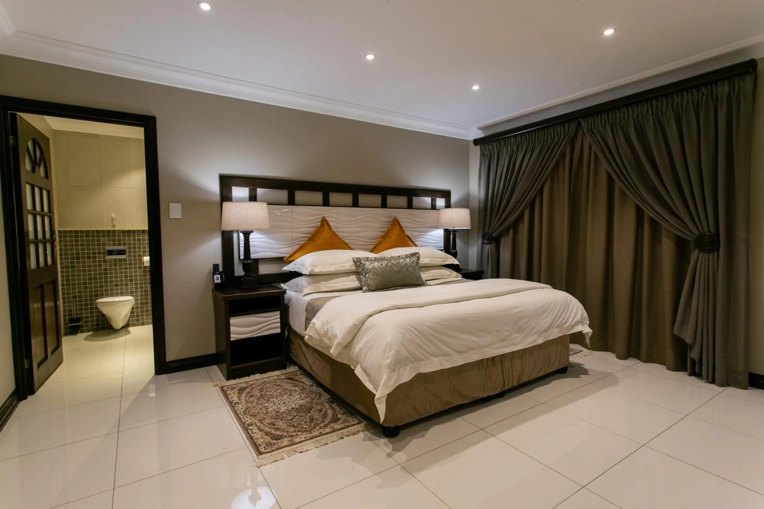 Bed in Royl Court Guesthouse